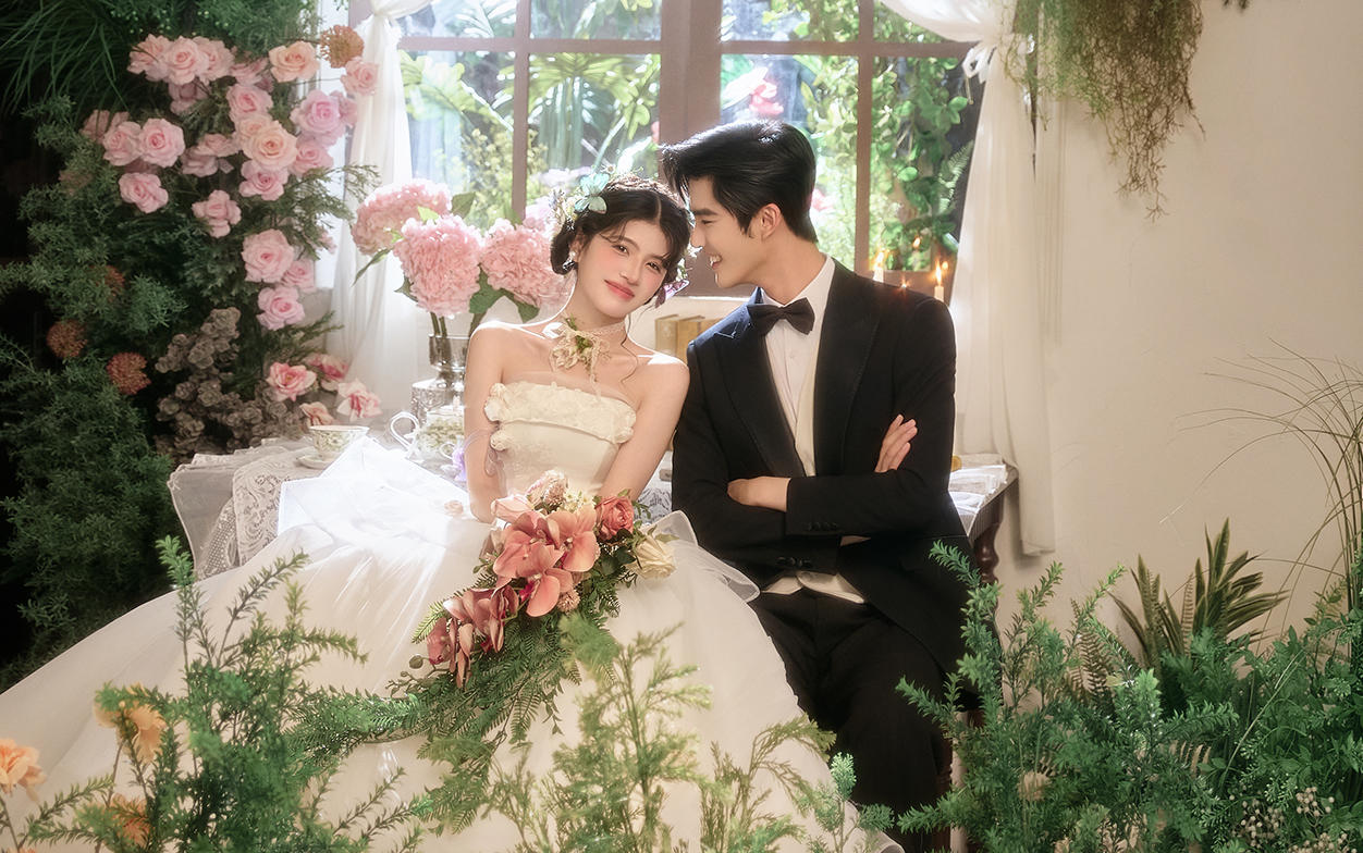 浪漫唯美室内花房婚纱照