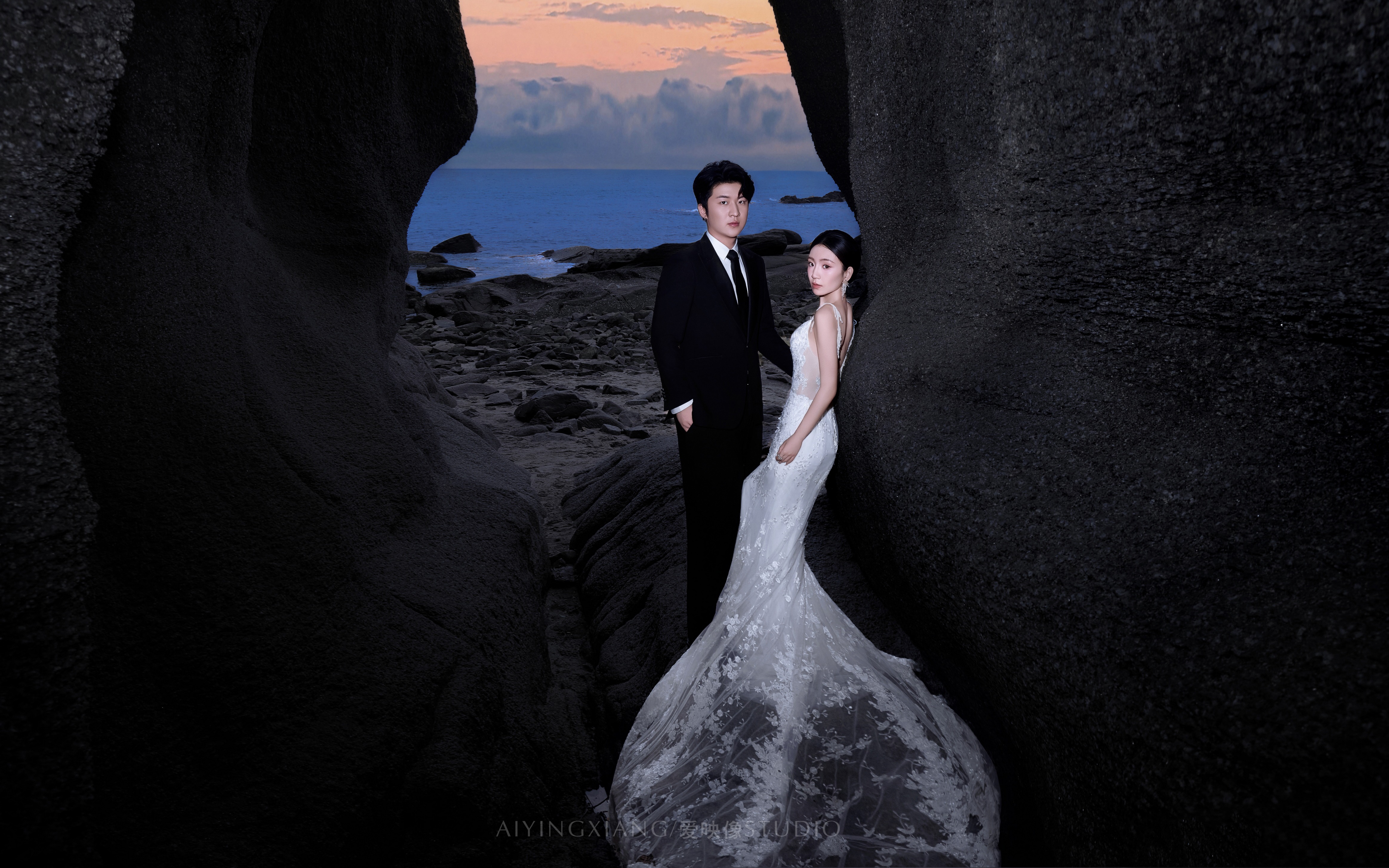 董萱萱夫妇 海景山洞