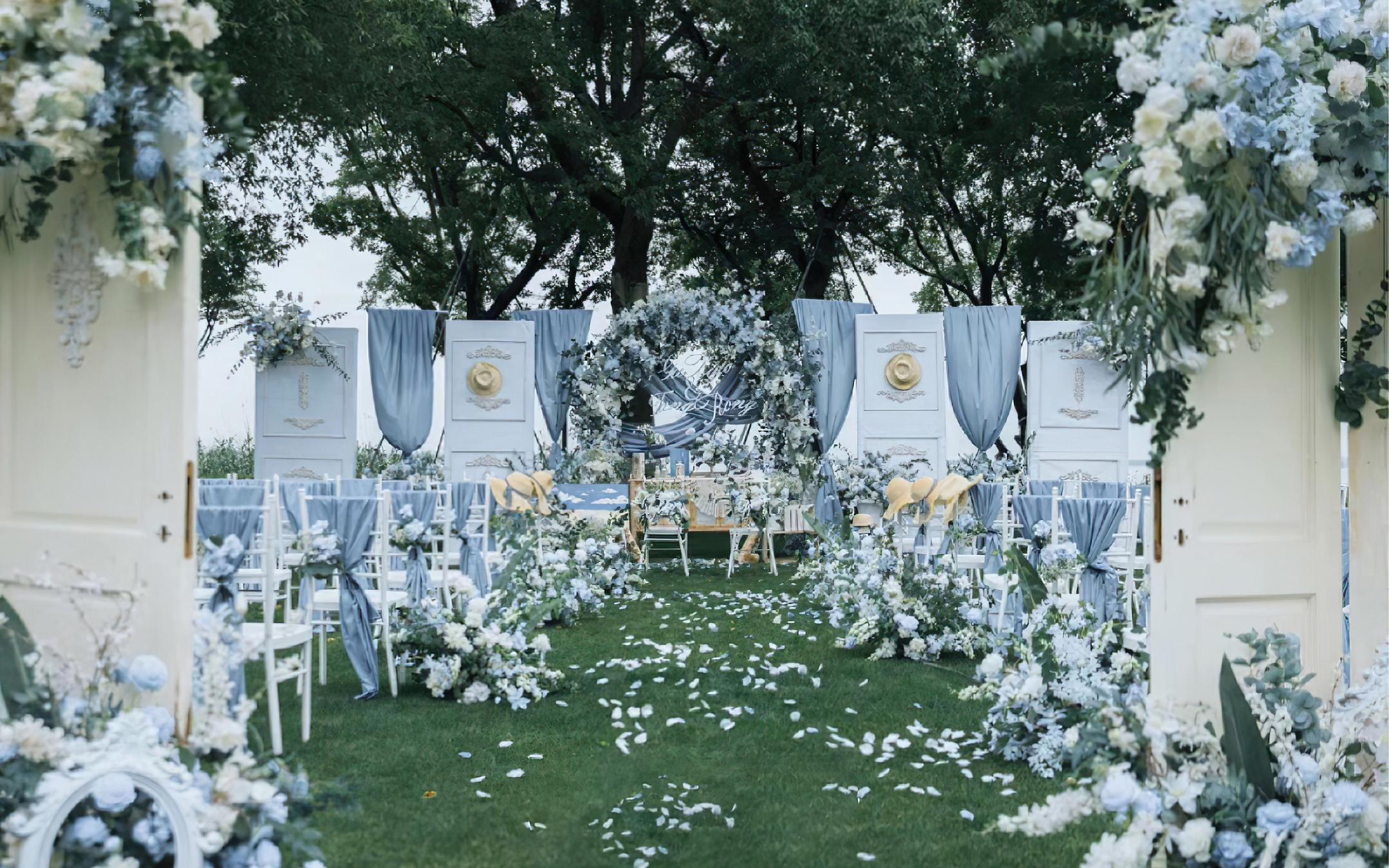 蓝白清新户外婚礼，邂逅自然里的治愈系爱之仪式