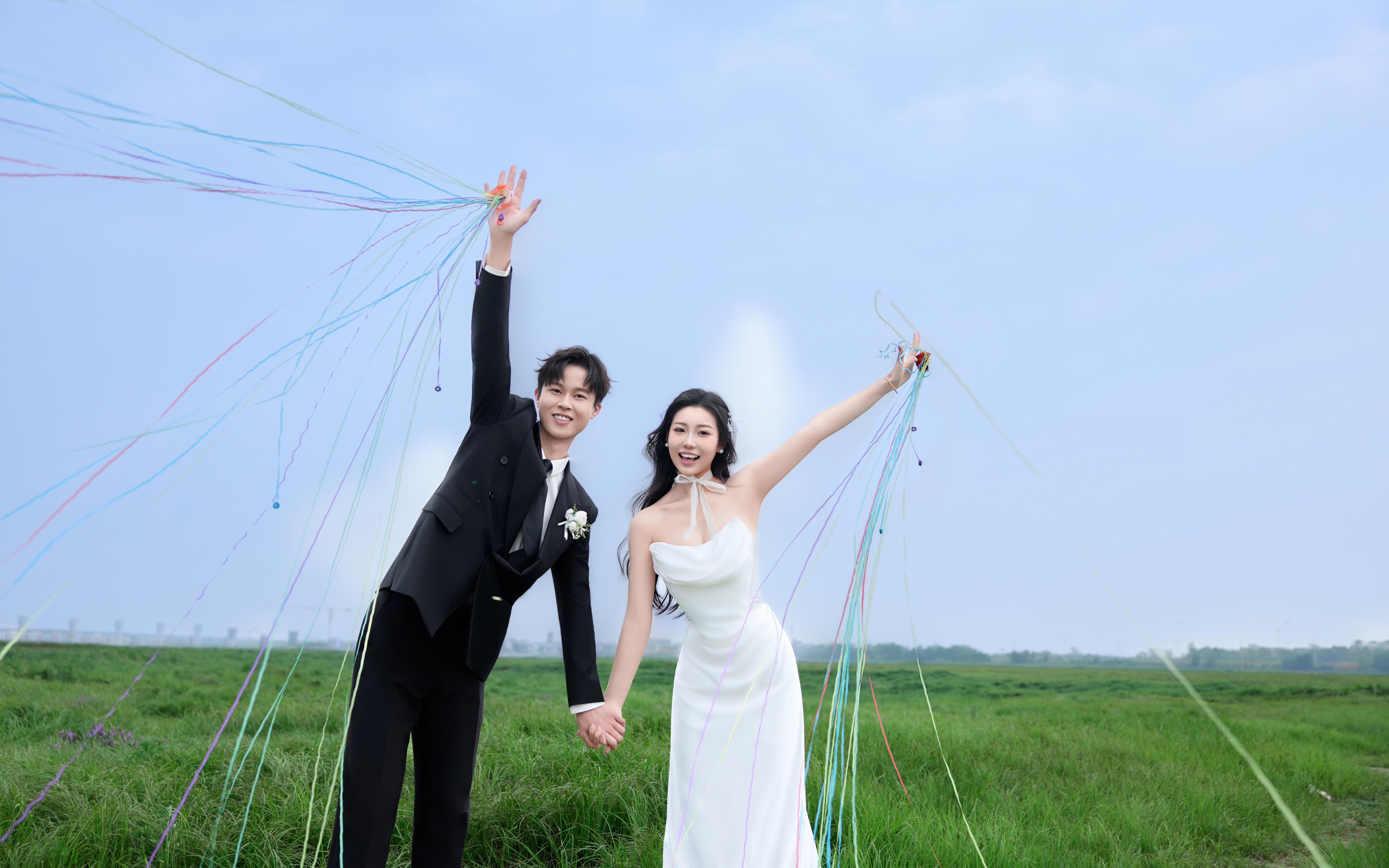 【客片欣赏】草坪生命力婚纱照 夏日户外主战场