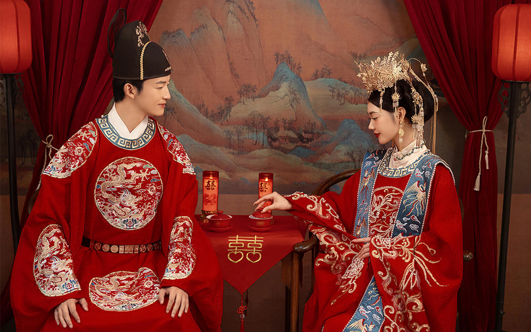 鳳冠霞帔，舉案齊眉，景秀華章國風(fēng)漢服婚紗照，絕了