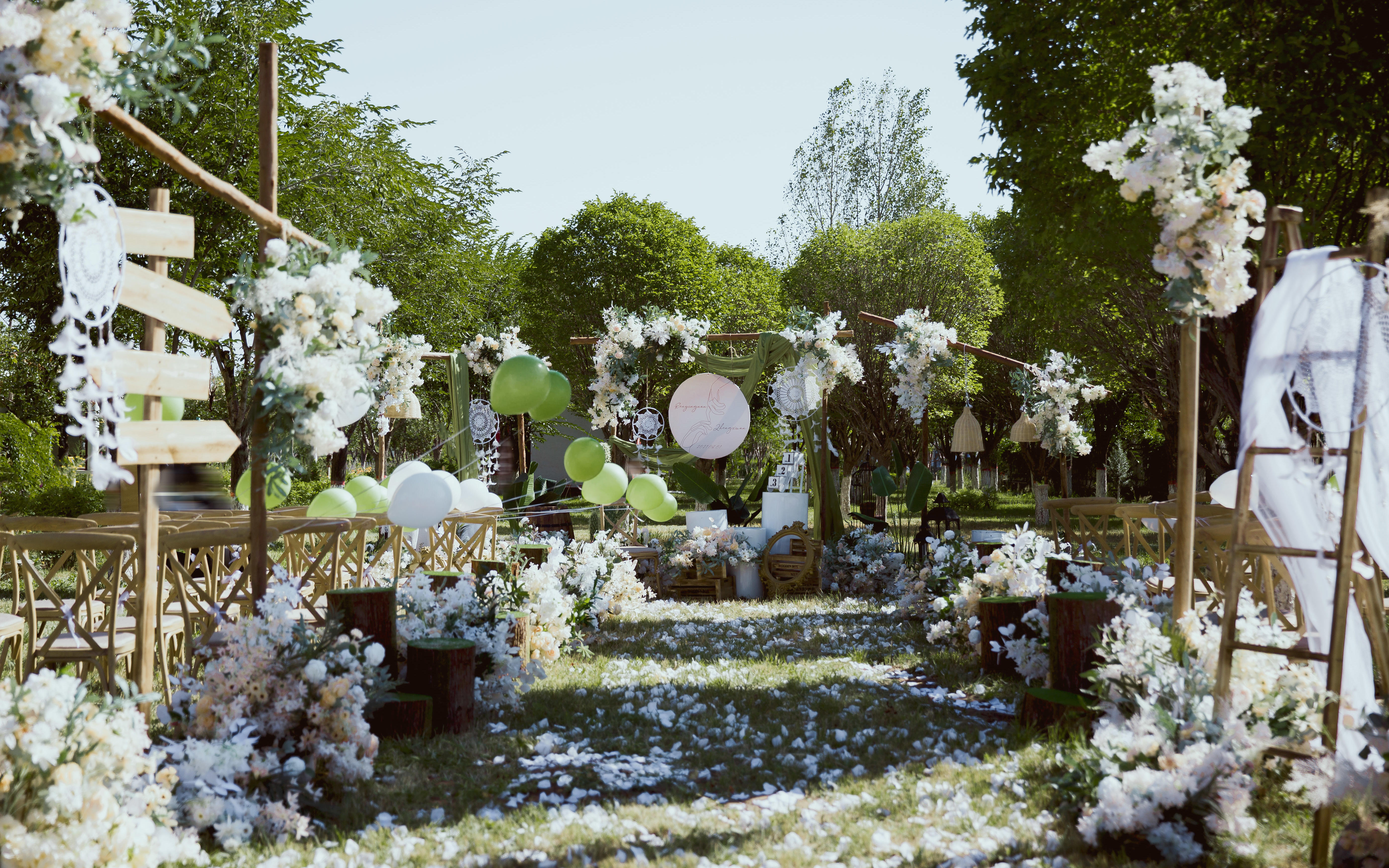 户外草坪小清新婚礼