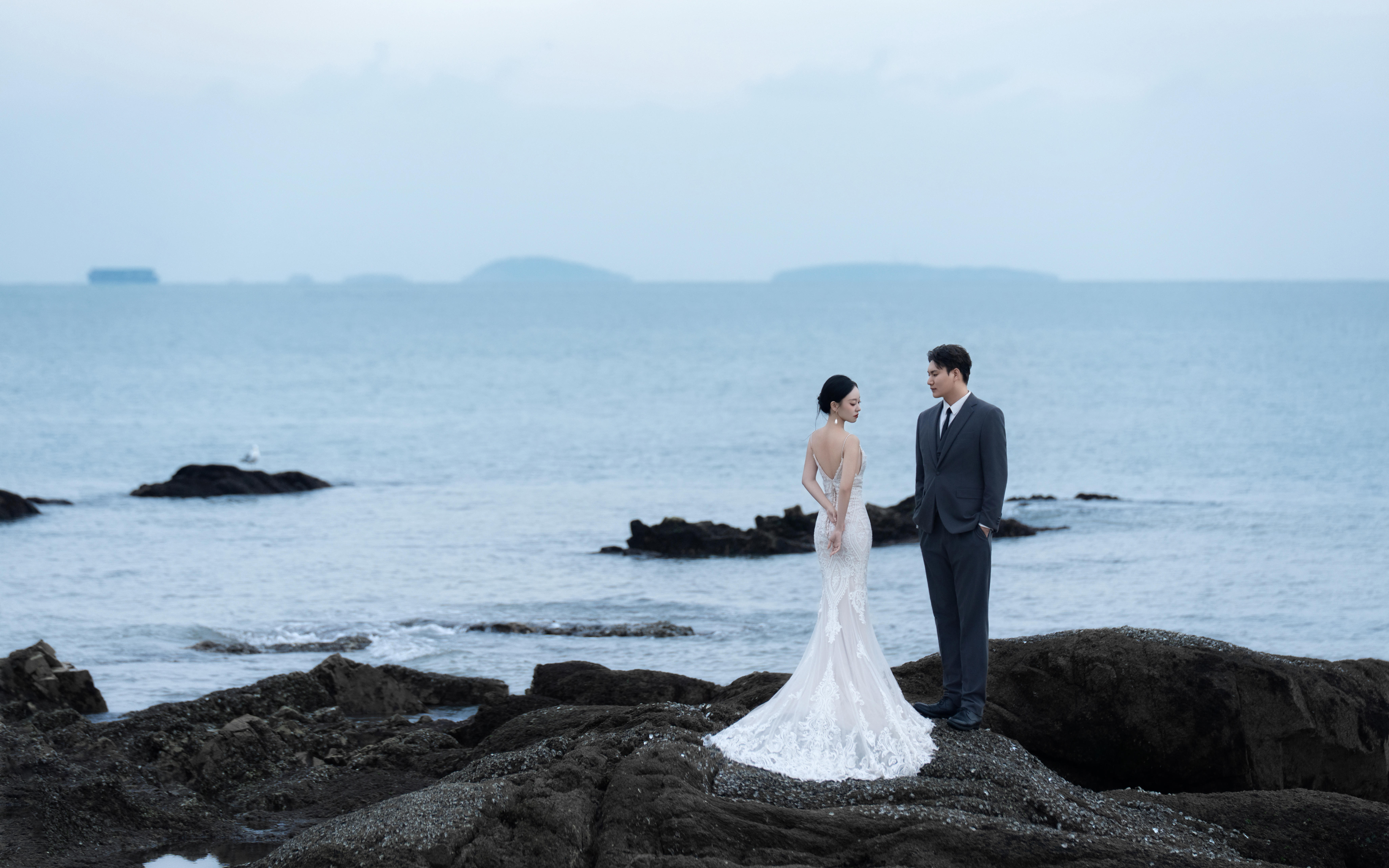 王奇夫婦/海邊礁石