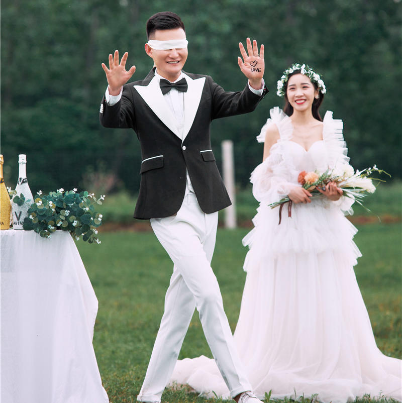 草坪婚纱照的仪式感，闺蜜都心动了
