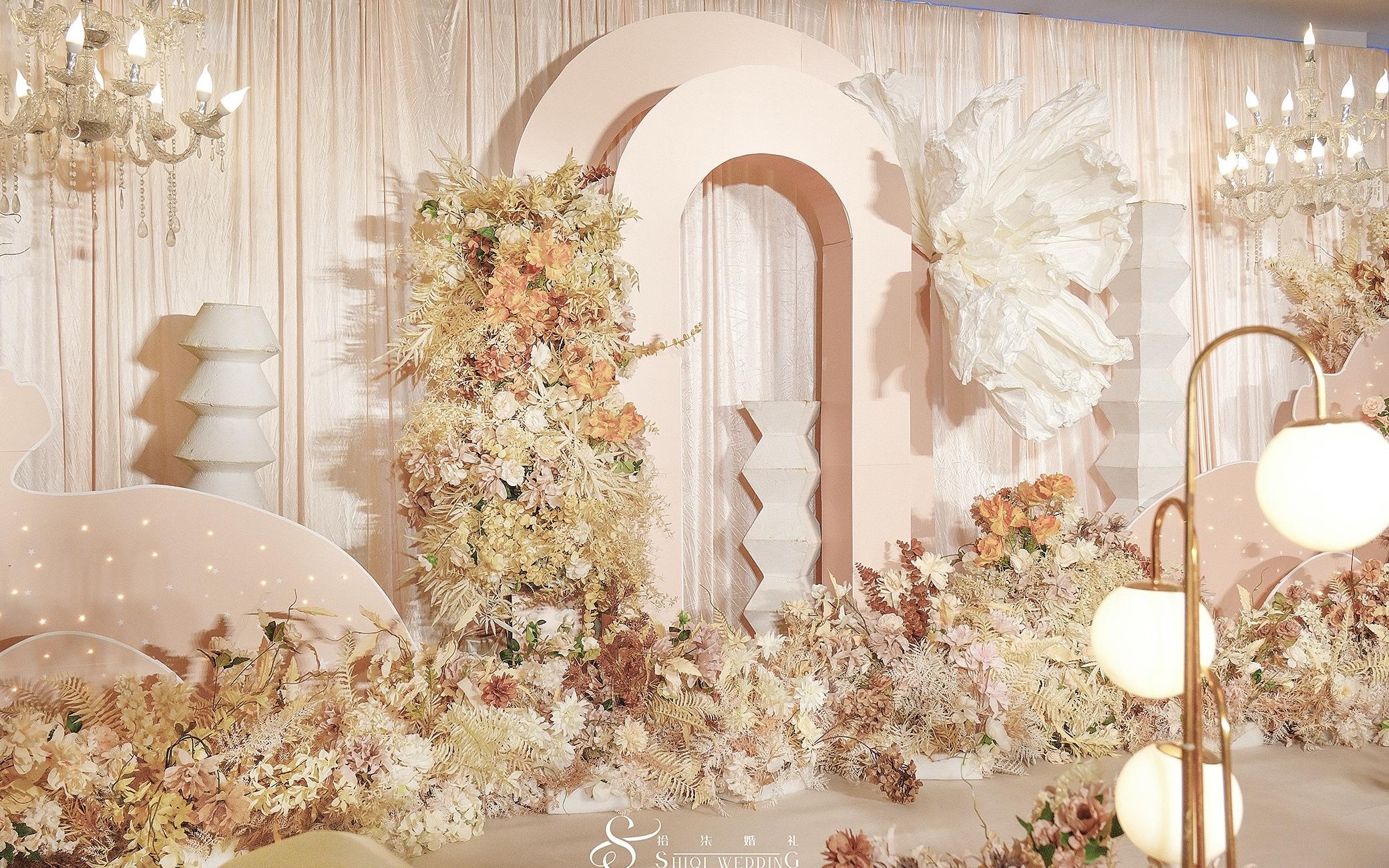 小预算低层高香槟色婚礼现场「拾柒婚礼」
