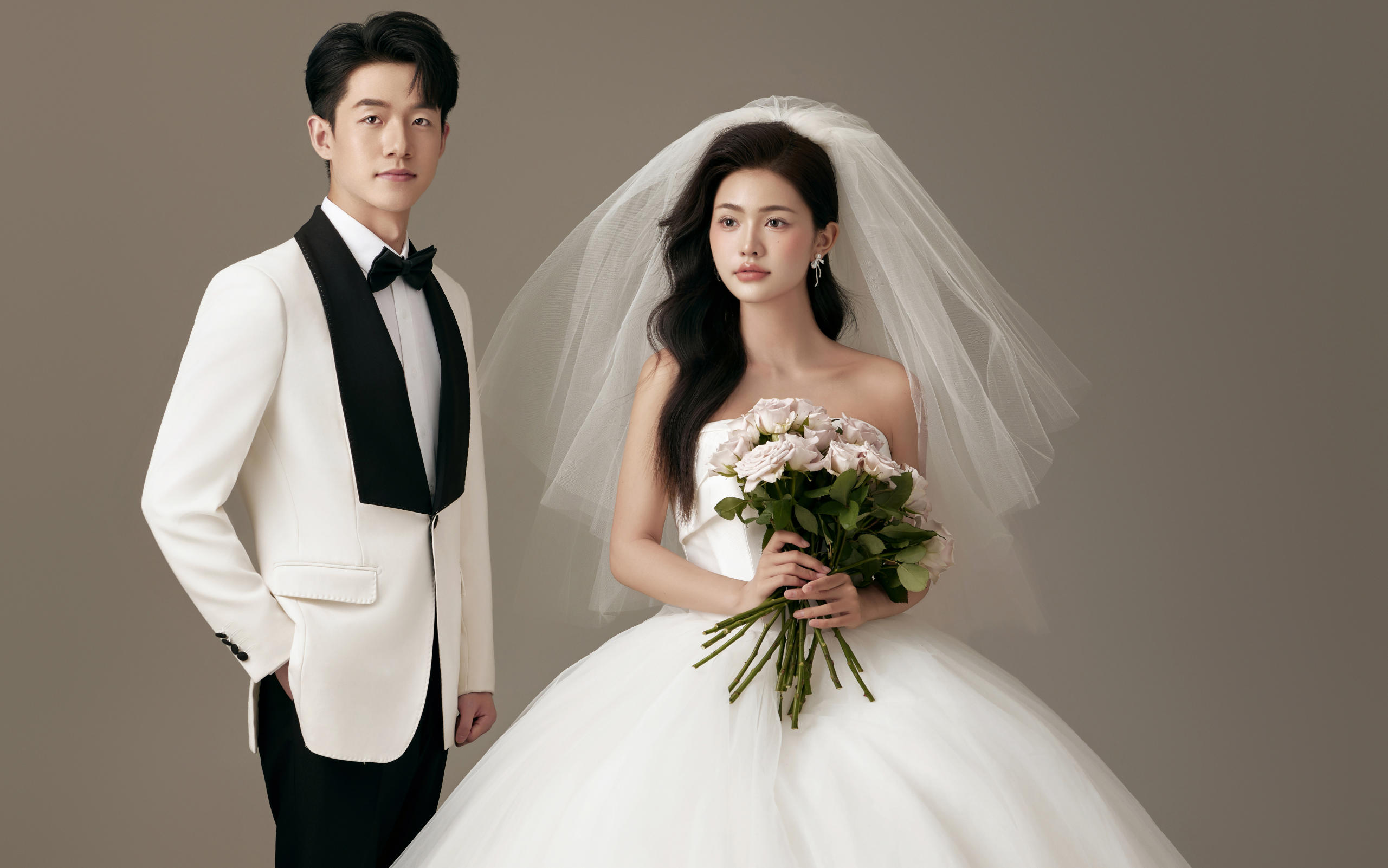 別拍什么網(wǎng)紅風(fēng)格的婚紗照了??經(jīng)典才真耐看