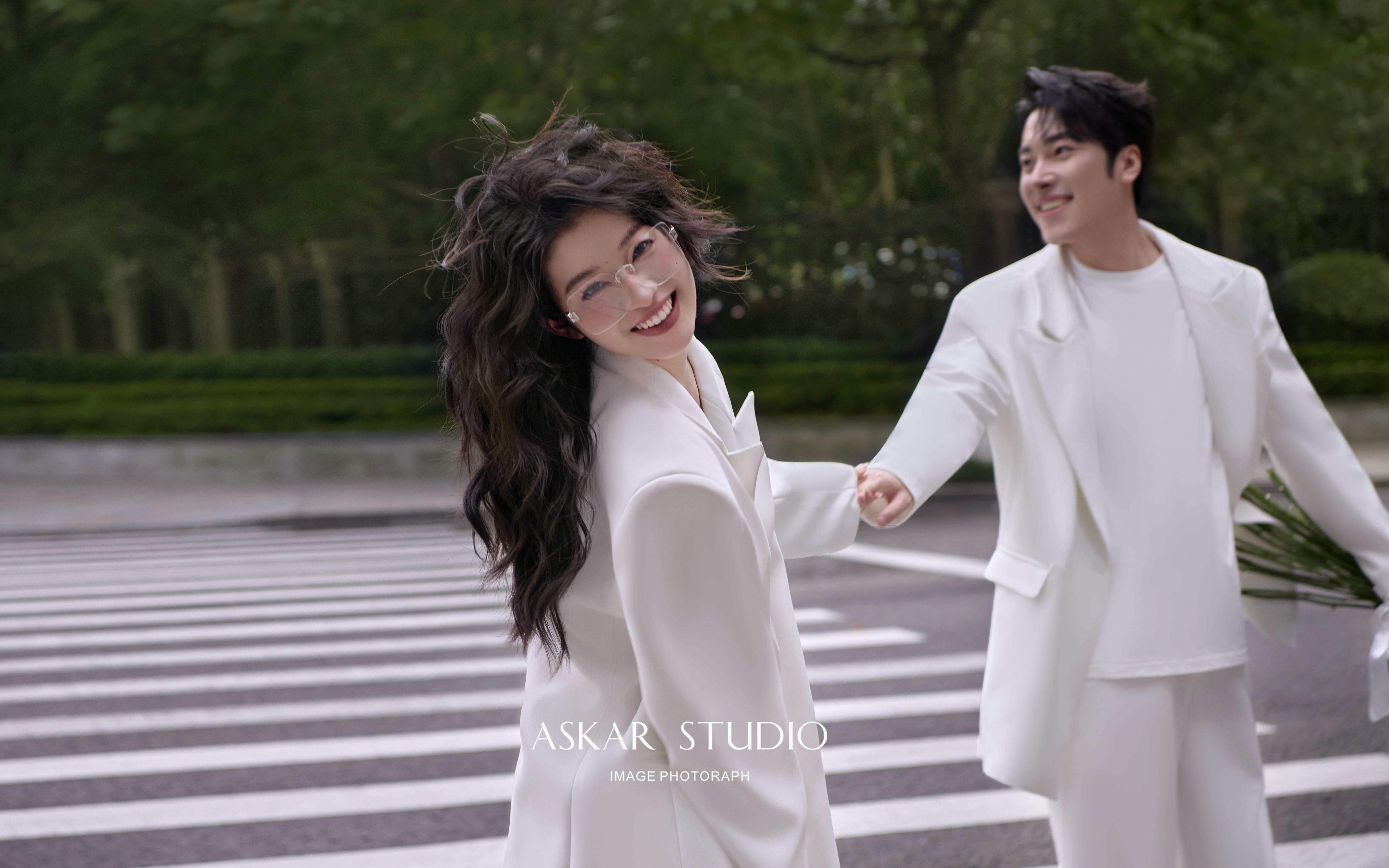 街角邂逅我们的电影感婚纱👰🏻✨ 