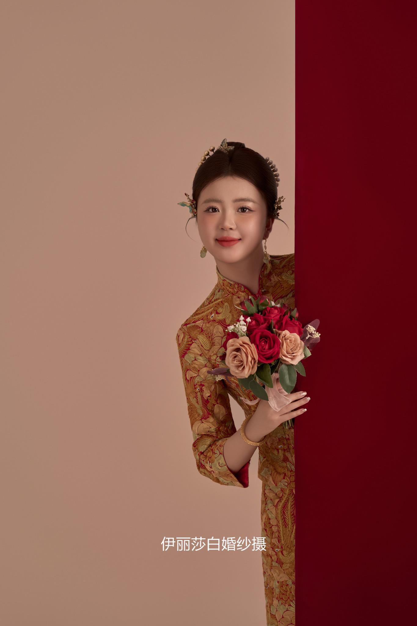 拍婚紗照3888套餐有跟妝+秀和+禮服 4699