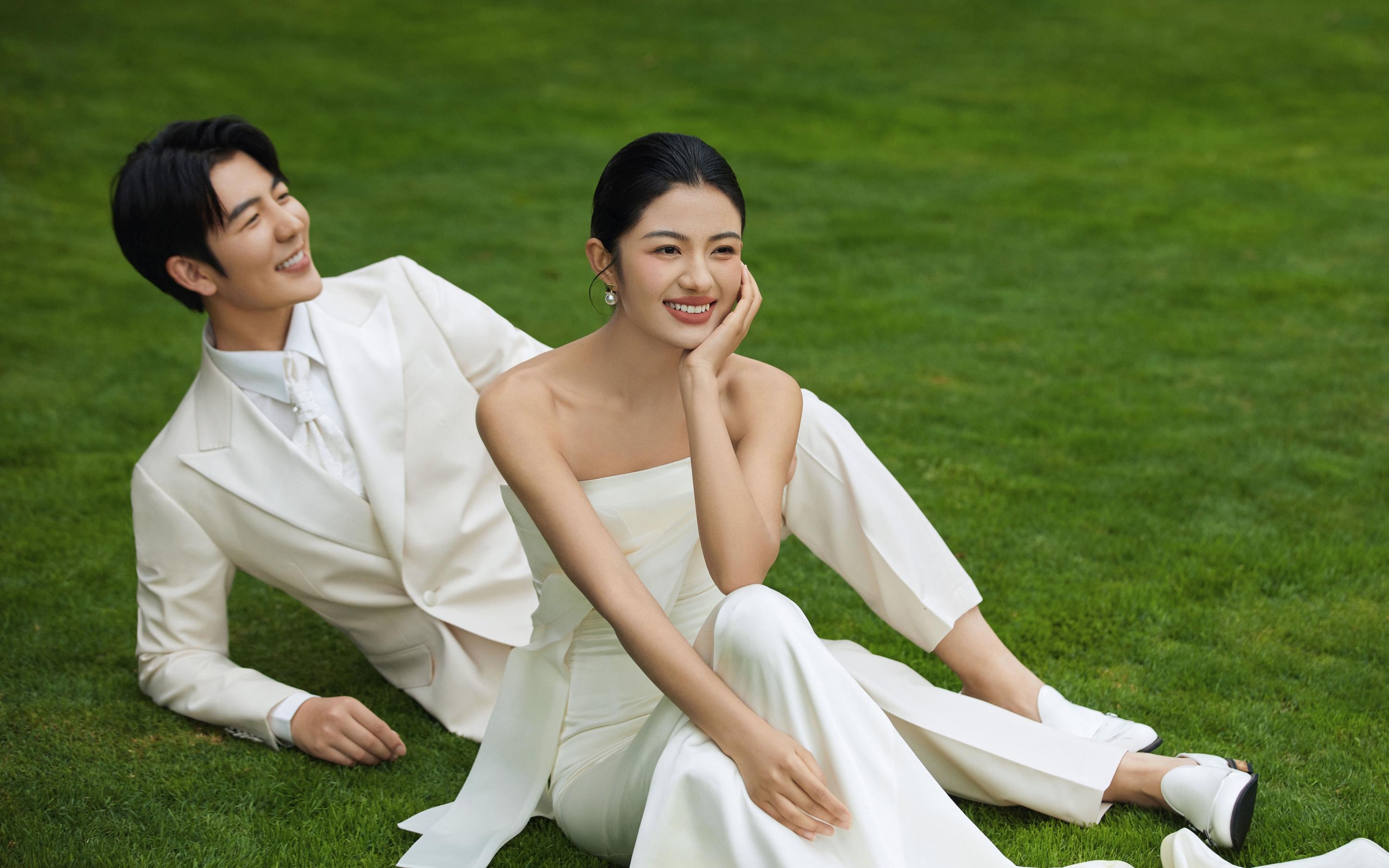美到犯规的效果✅草坪森系婚纱照
