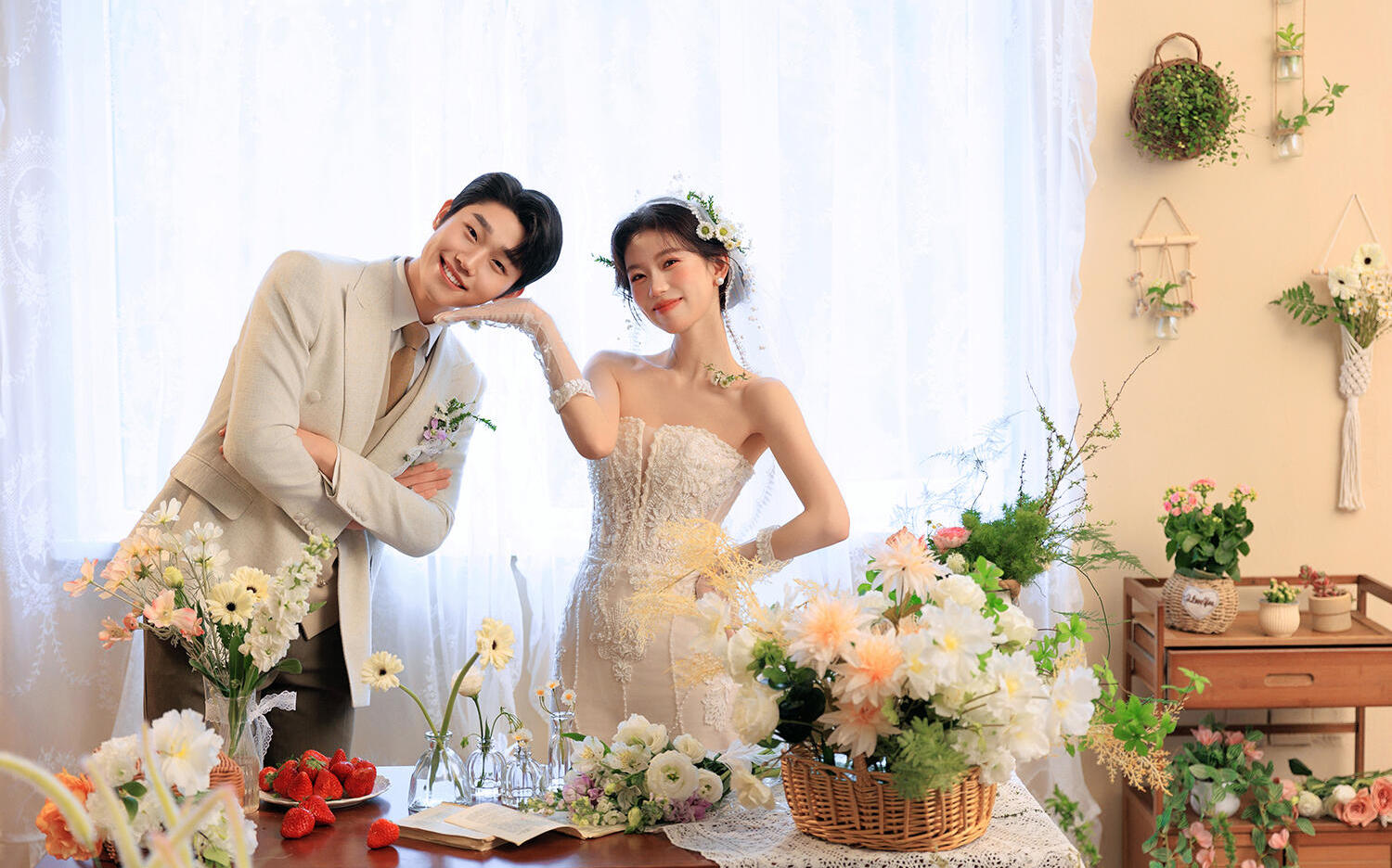 誰能拒絕鮮花造型呀??花房婚紗照太戳我了