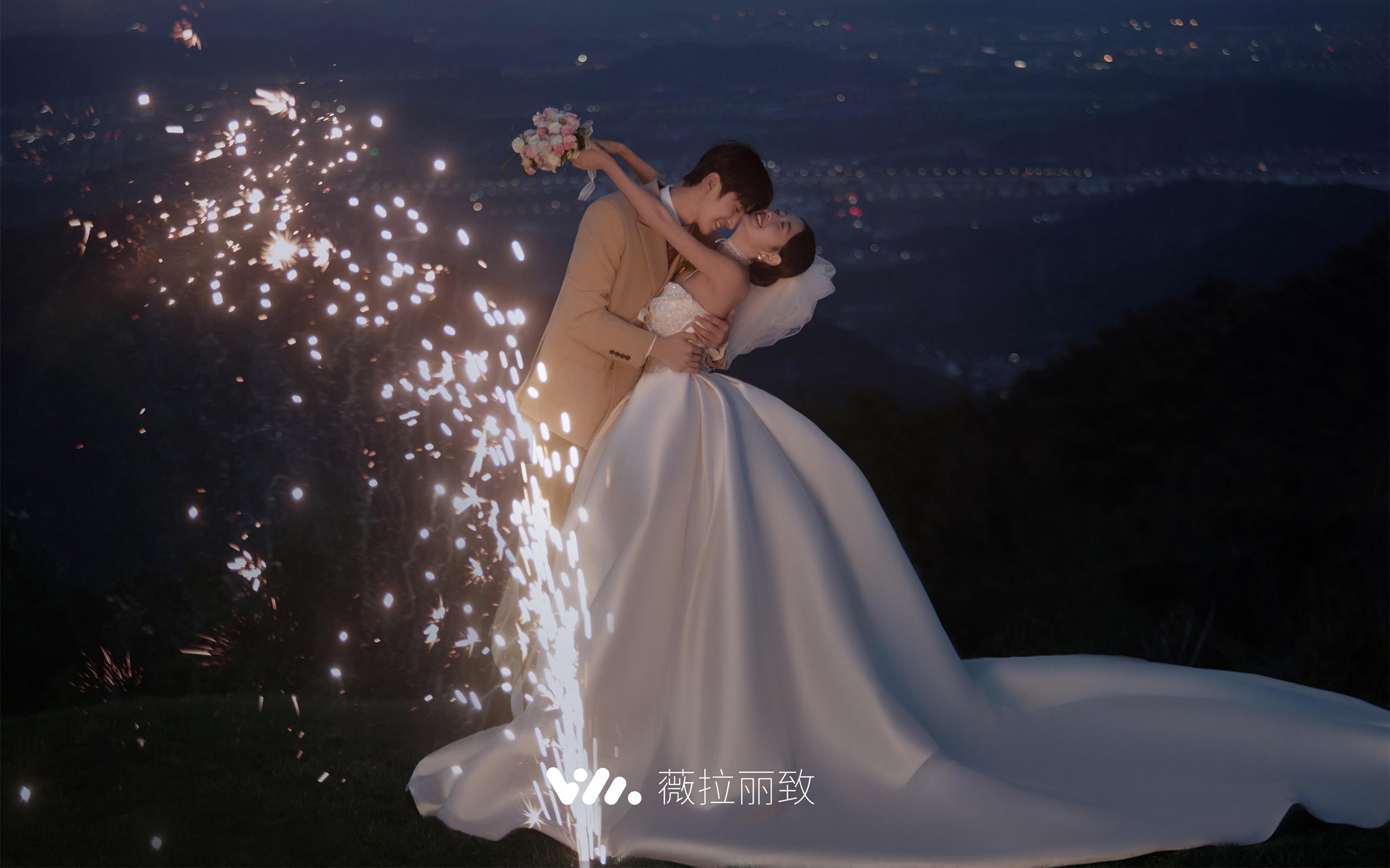 “烟花是银河写下的情书”✨夜景电影感婚纱照