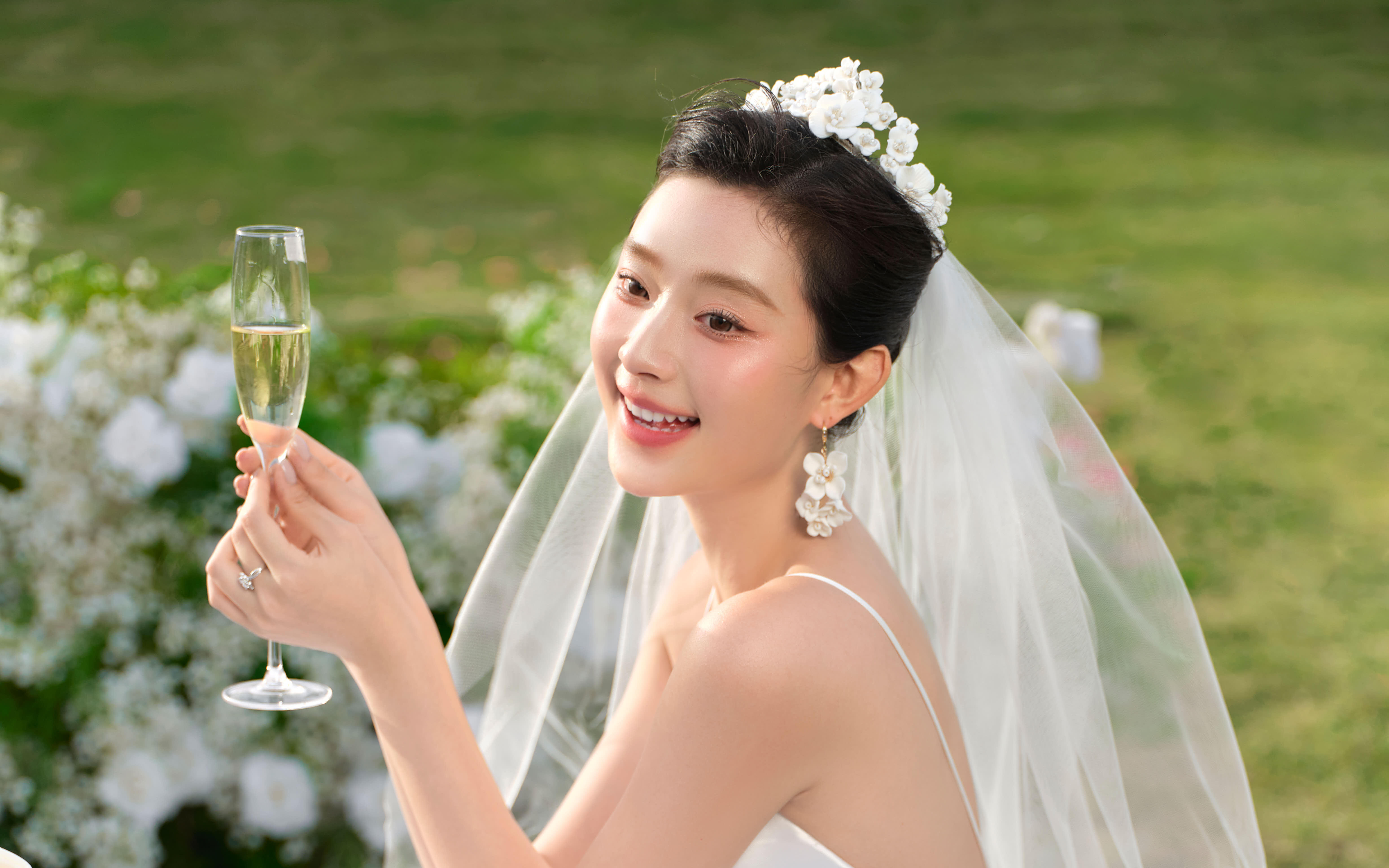 直接說愛了?這個草坪婚紗照讓我無法自拔