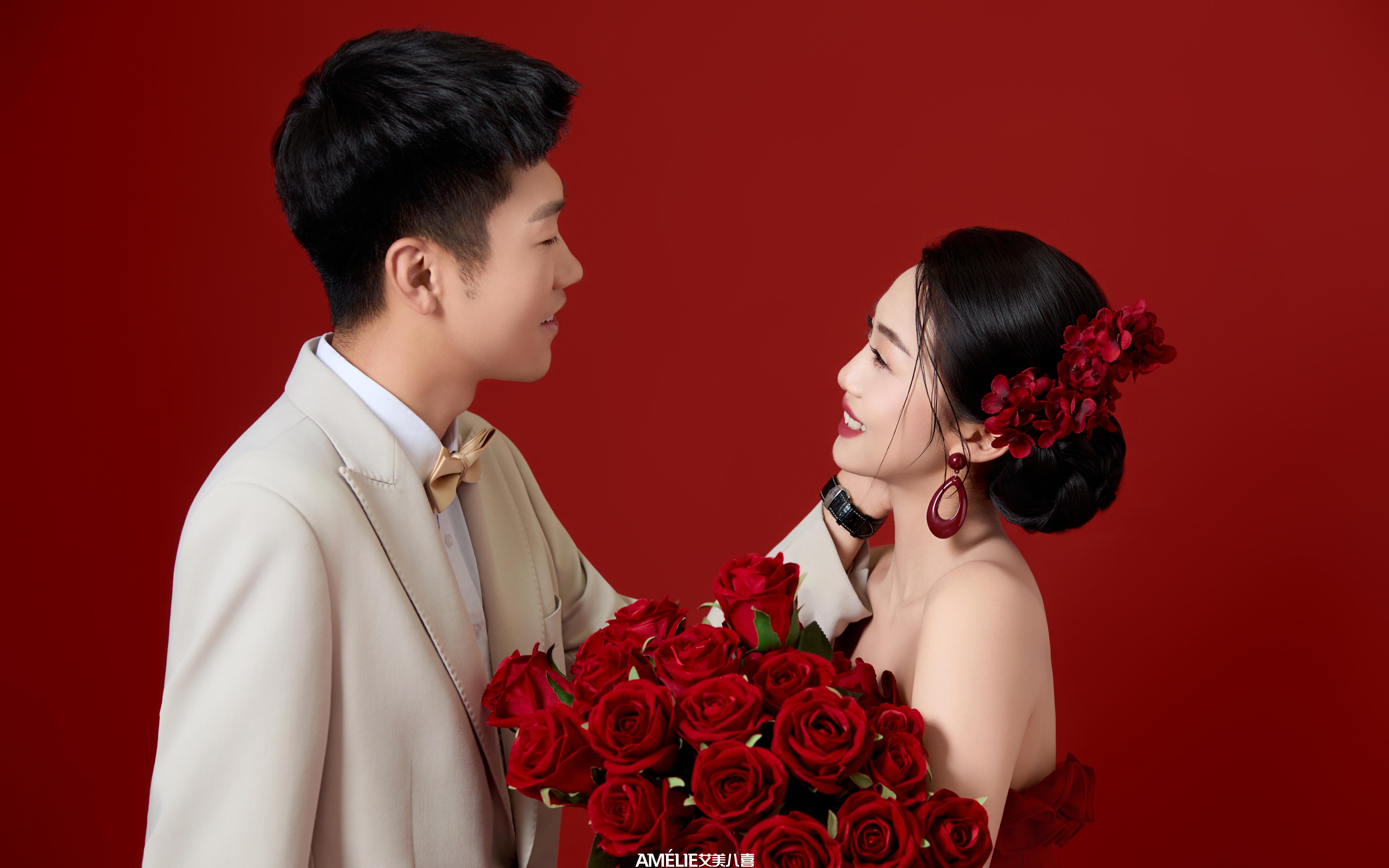 紅裙映喜！紅墻漫過(guò)熾熱愛(ài)誓??