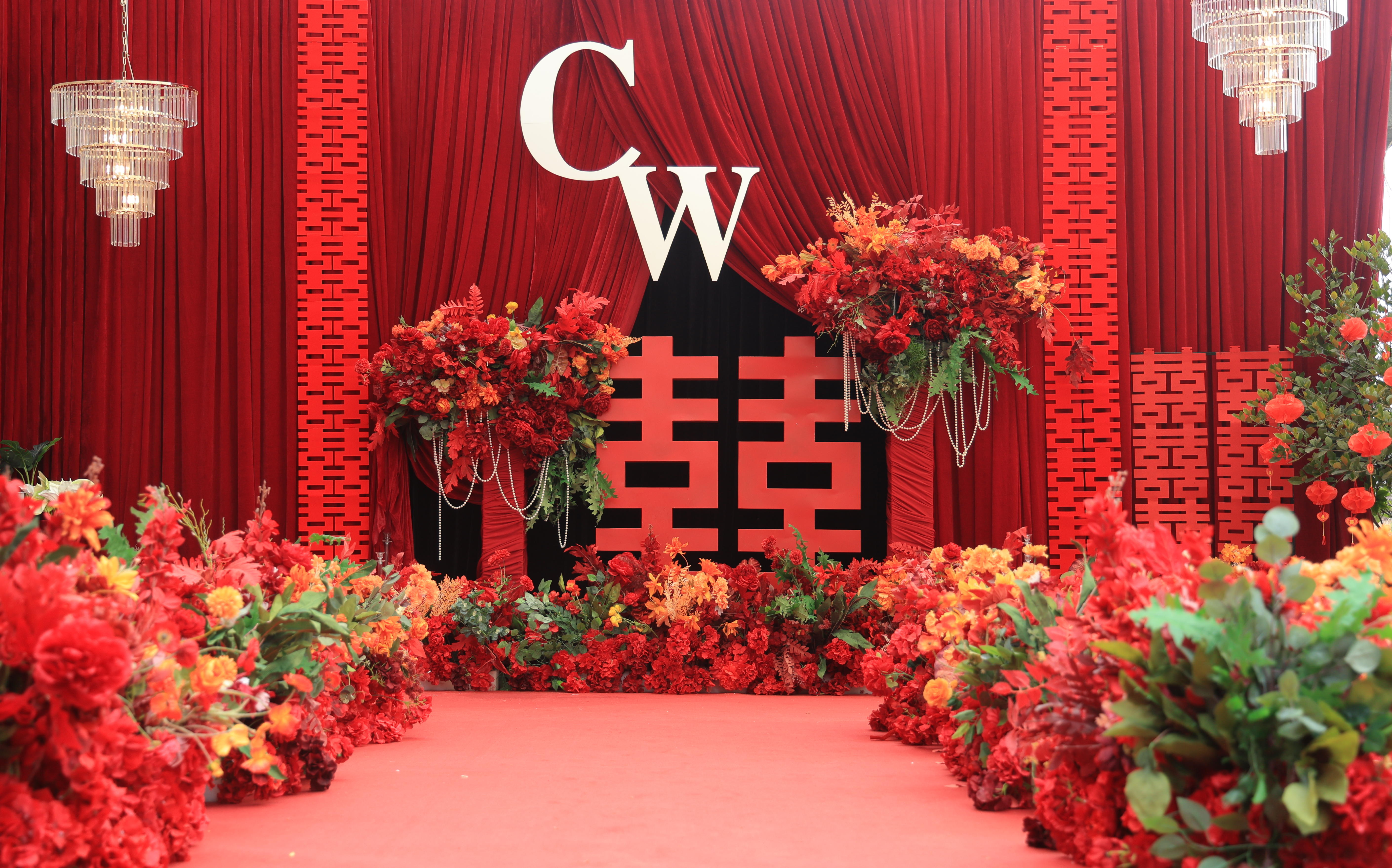 红色系布幔挑高婚礼