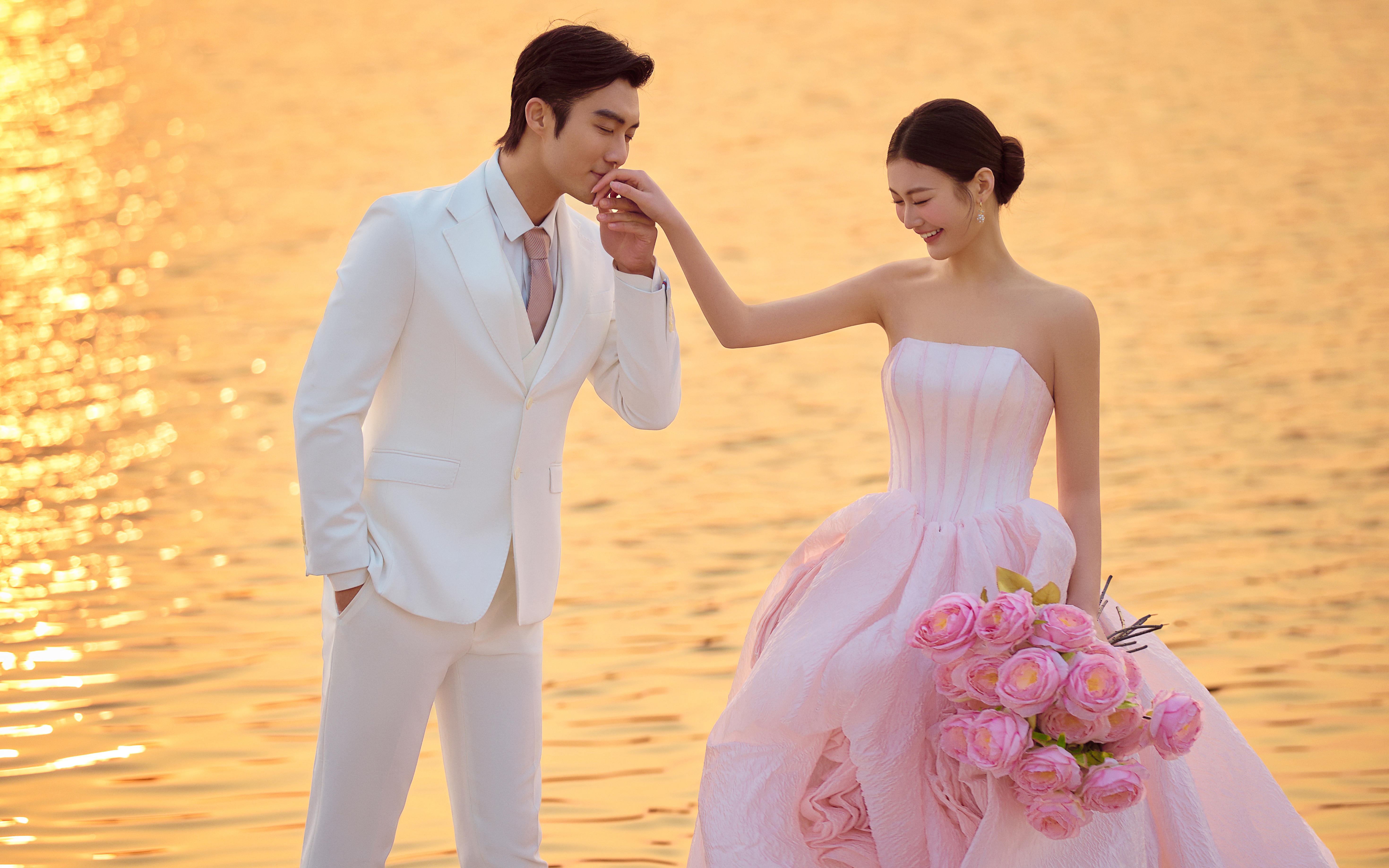 海边夕阳婚纱照