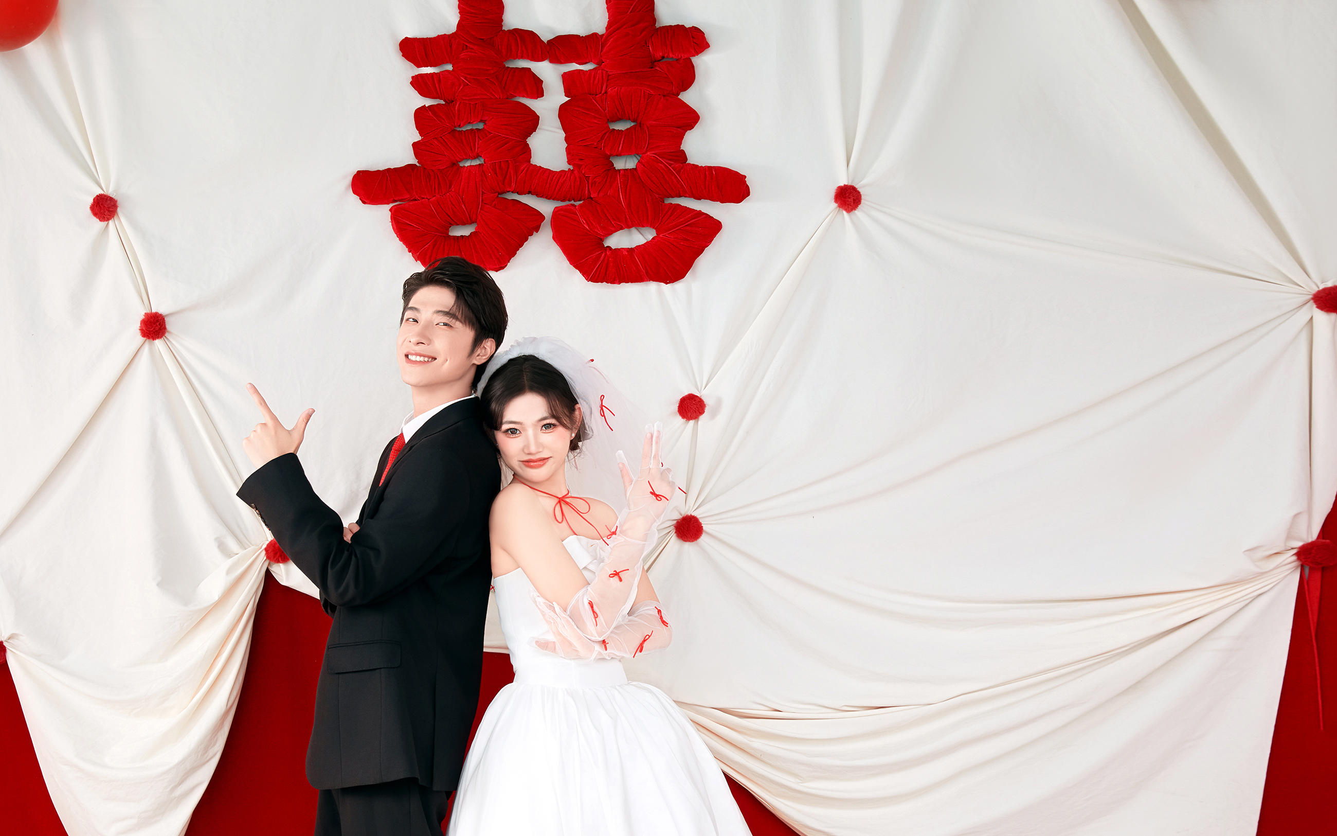 大红喜字高高挂我们结婚了喜嫁风婚纱照