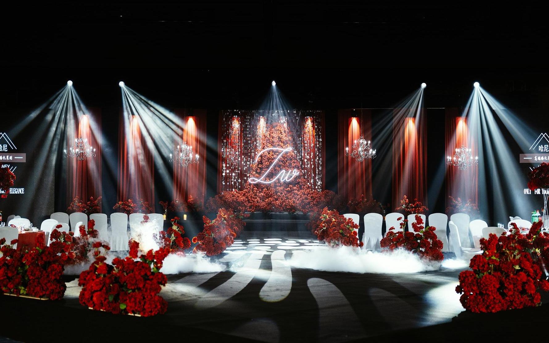 紅是你我的浪漫與熱烈丨浪漫的玫瑰花瀑婚禮