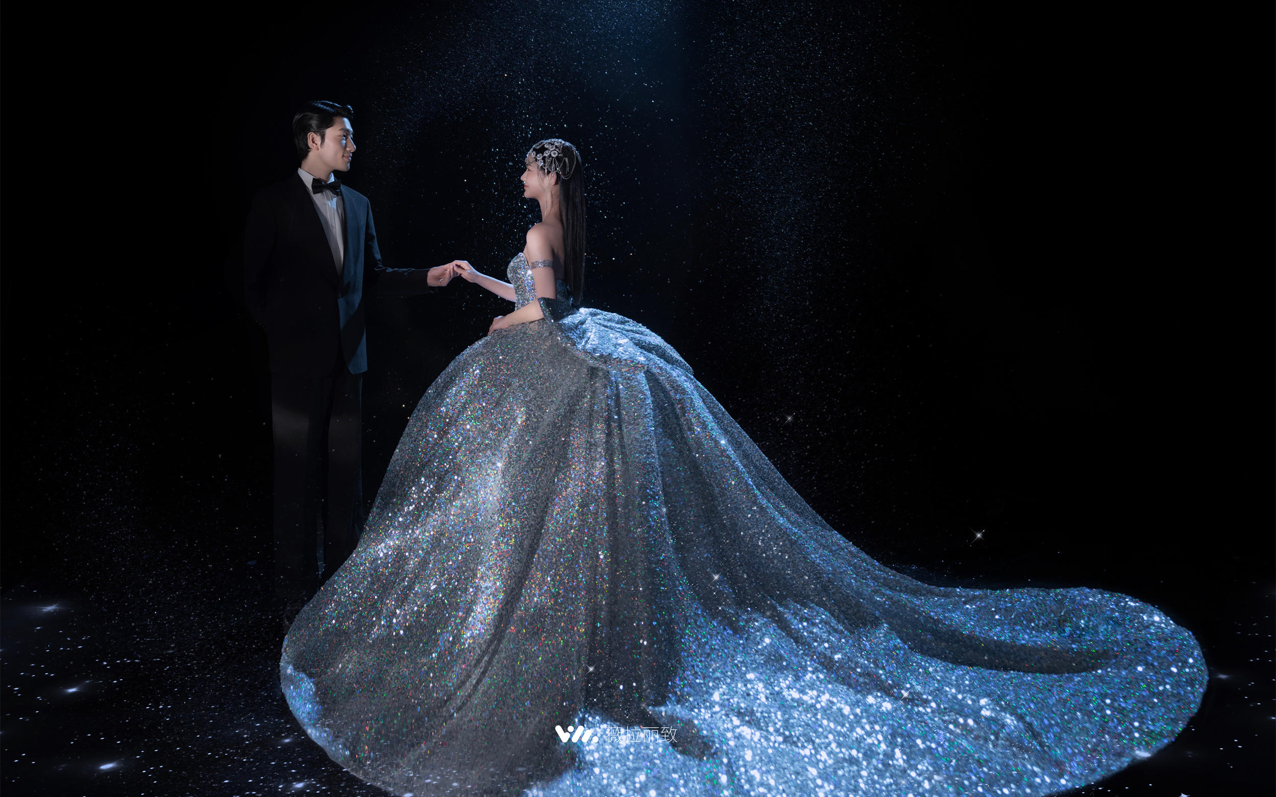 仪式感拉满✨ 黑背景主纱婚纱照封神了