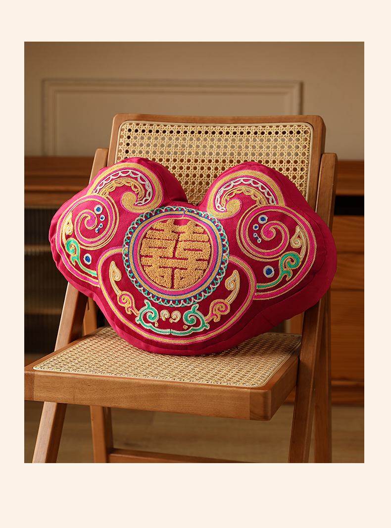 1对印刷抱枕甜蜜抱喜压床娃娃（送编织袋）