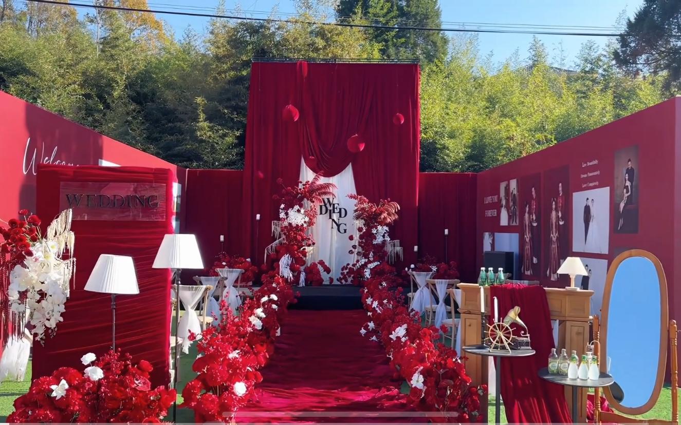 紅色簡(jiǎn)約挑高布縵戶(hù)外婚禮