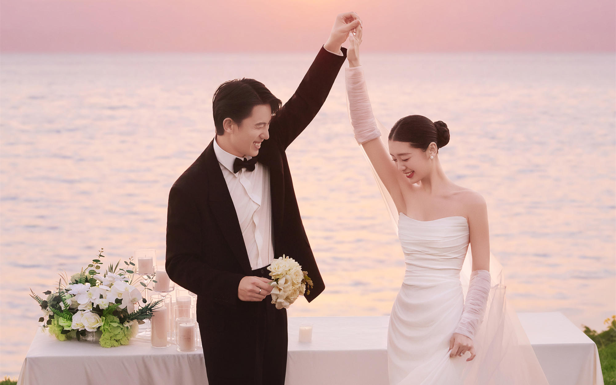 湖边夕阳婚纱照，我愿称之为氛围感天花板
