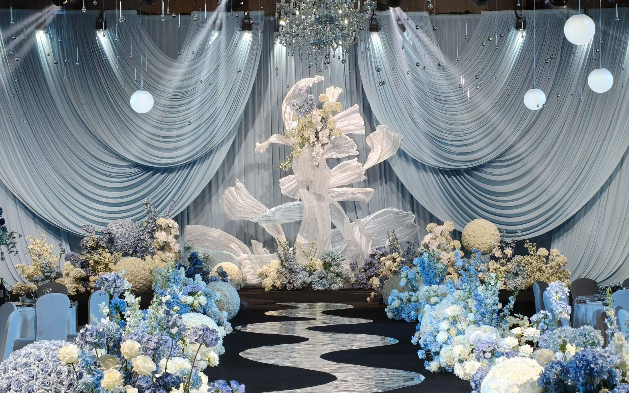 水藍(lán)色溫柔浪漫小眾韓式婚禮