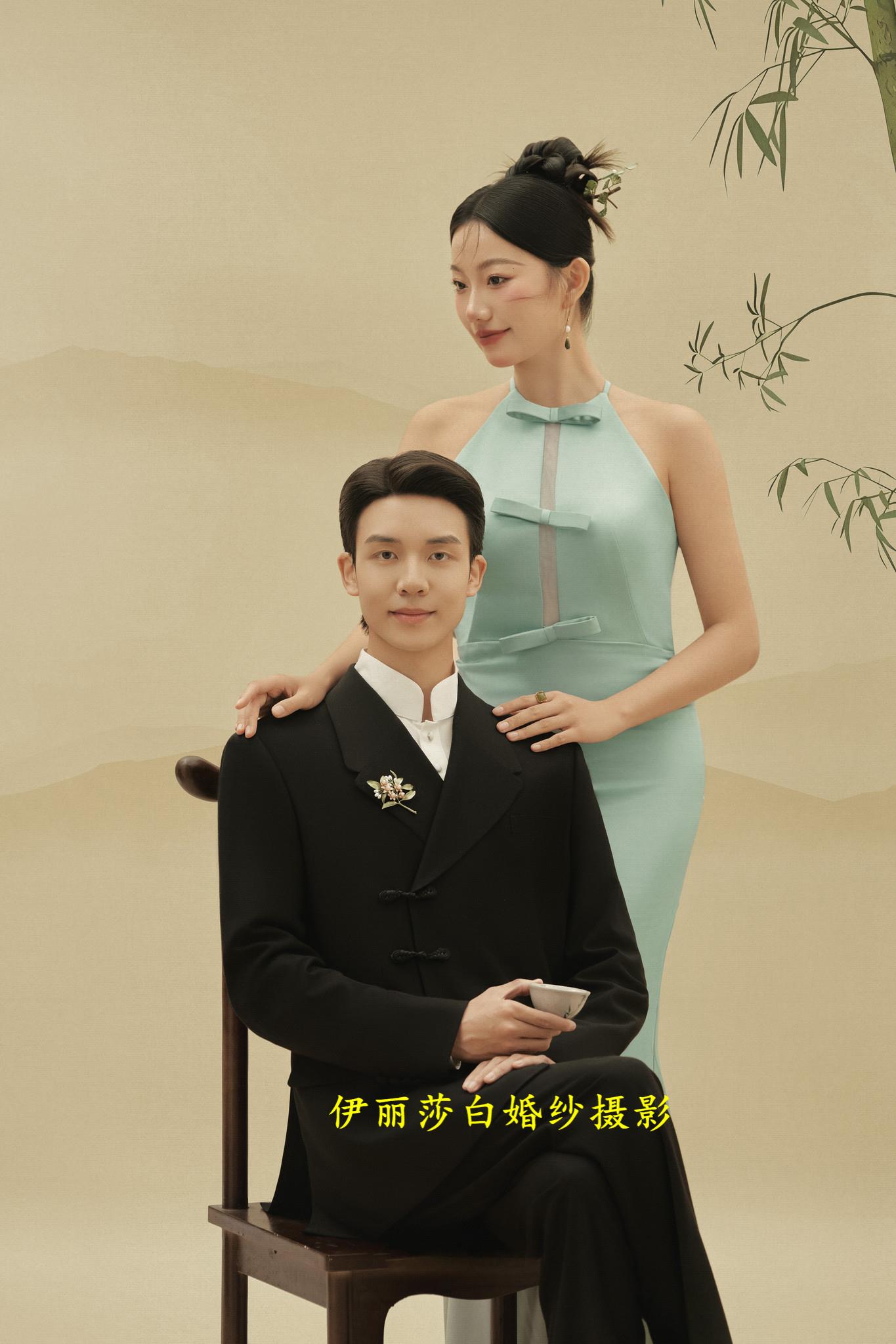 拍婚纱照3888套餐有跟妆+秀和+礼服 4699