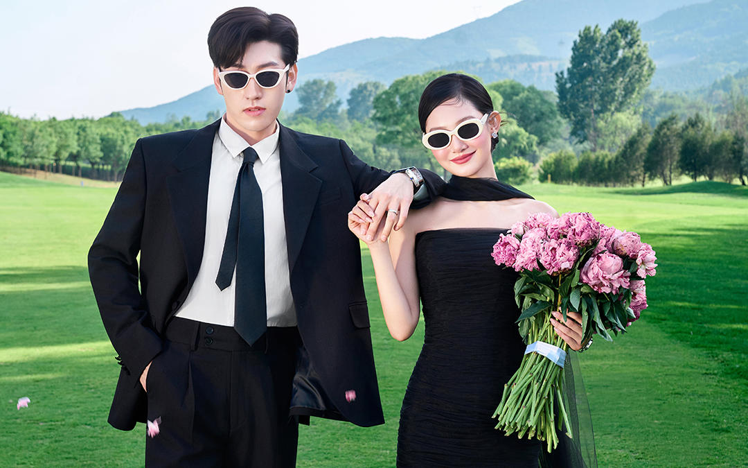 【西北龙摄影】时尚甜酷黑纱草坪婚纱照