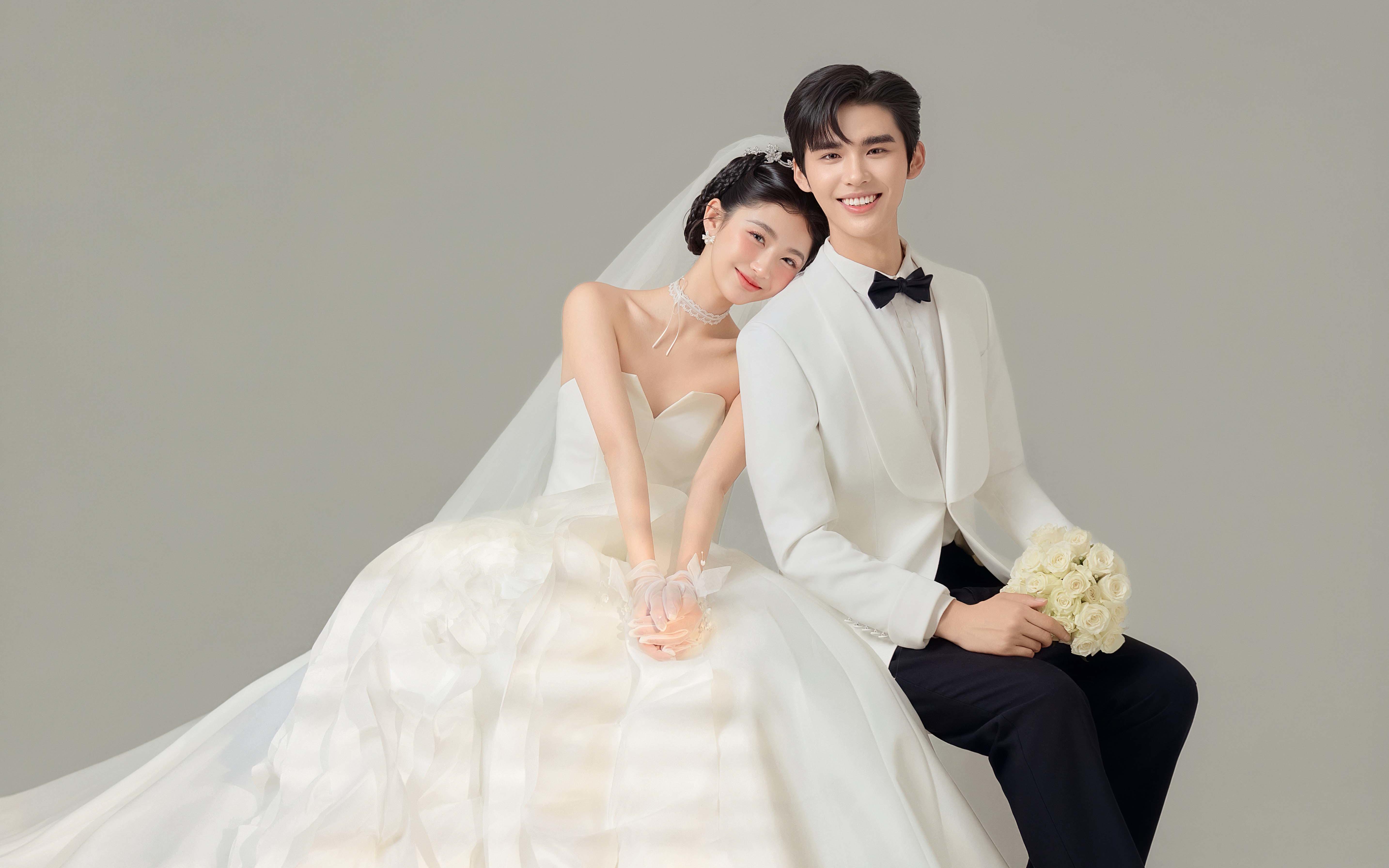 教科書(shū)級(jí)婚紗照｜灰白背景高級(jí)感直接拉滿！
