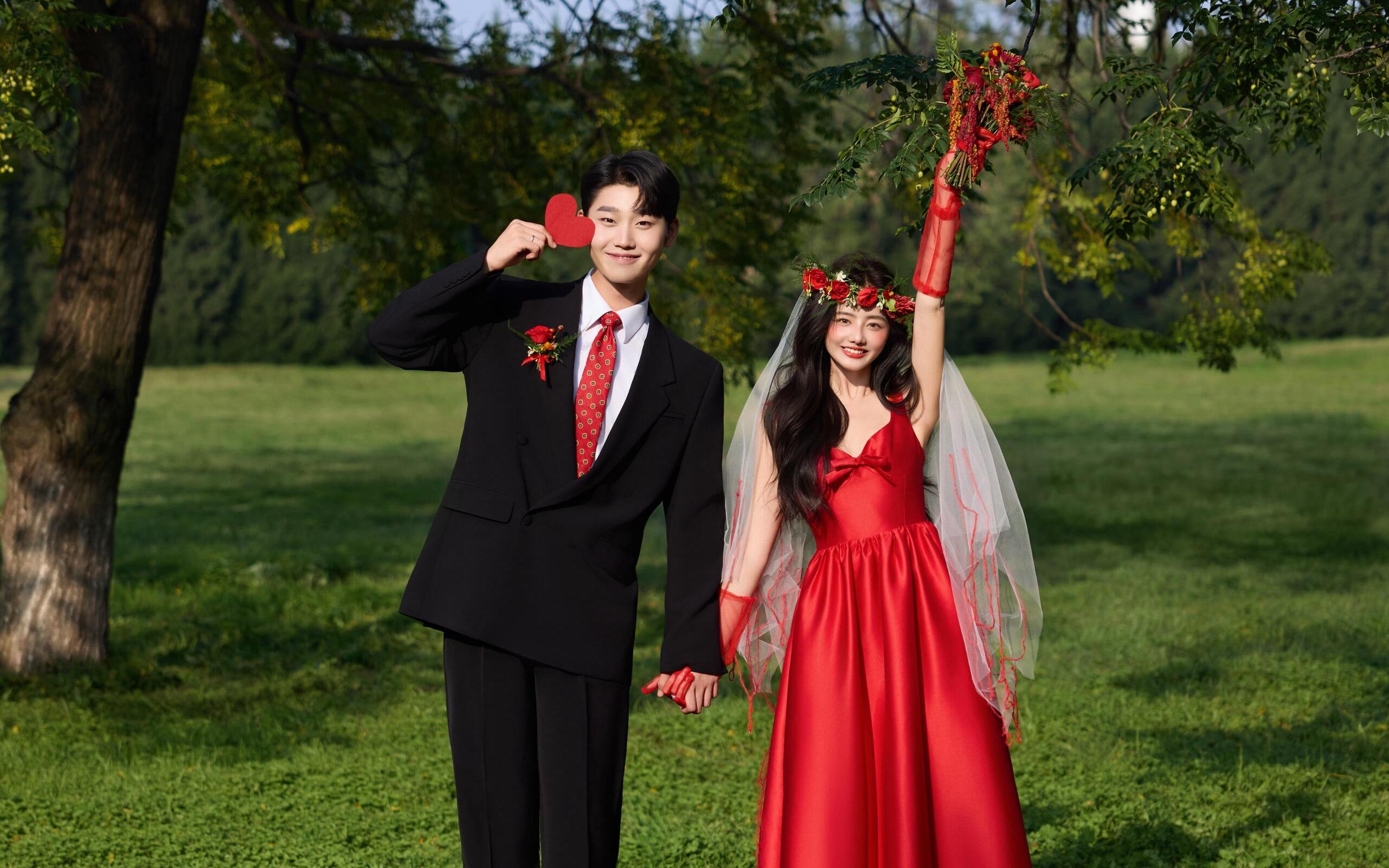 活力少女‼️喜嫁草坪婚纱照超甜超出片🍎