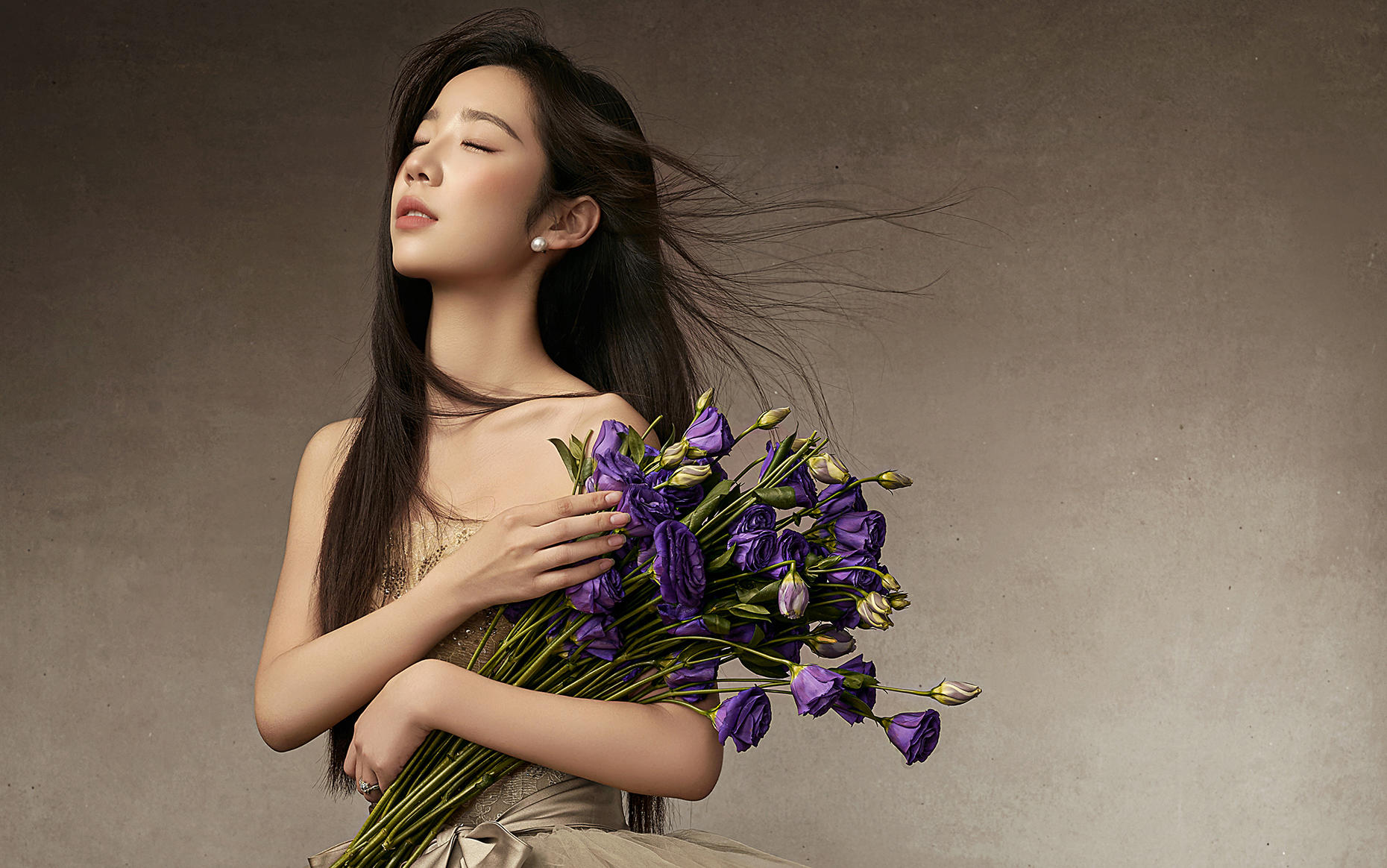 被客片种草｜静奢高级的油画礼服婚纱照🖤