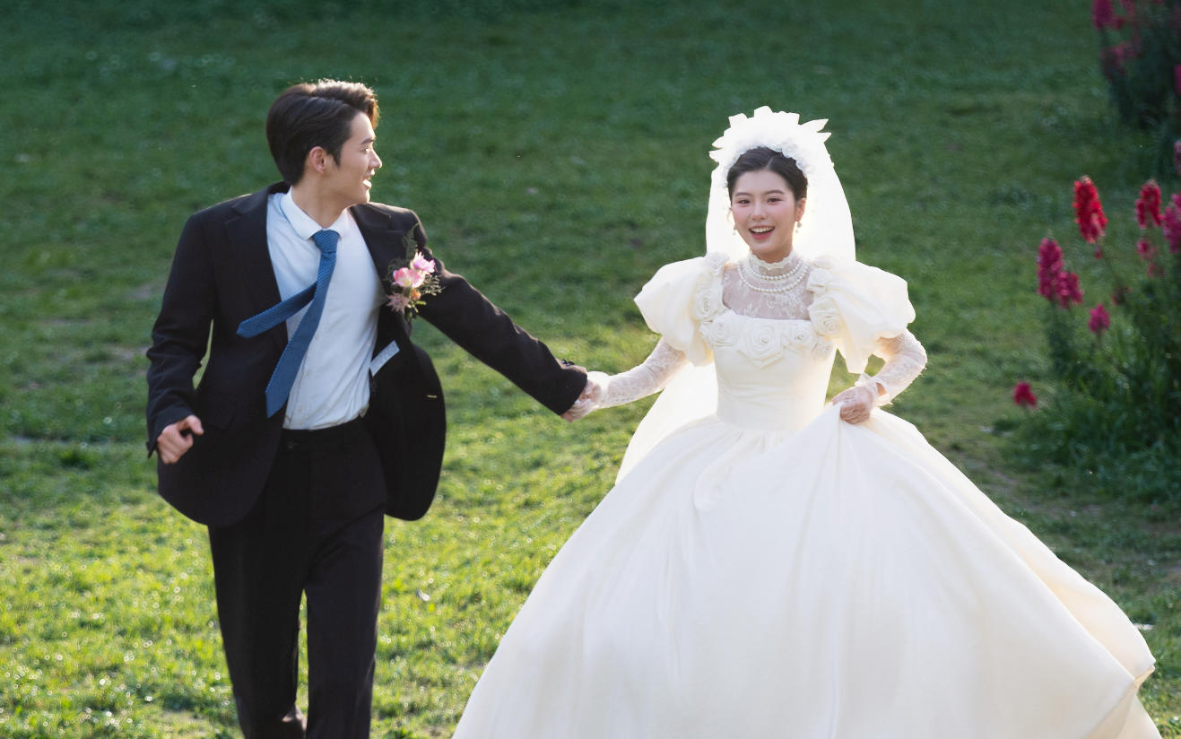 get✔《苦尽柑来遇见你》同款复古风婚纱照