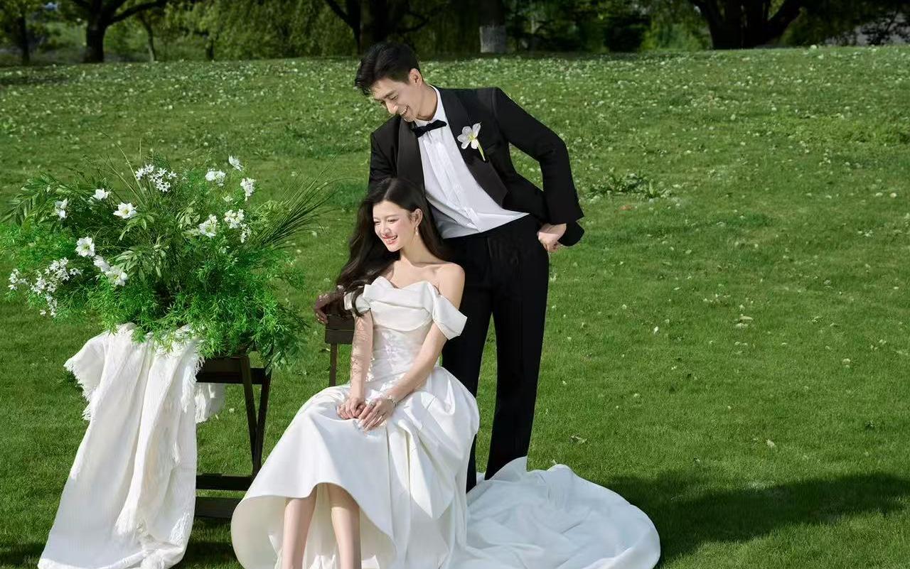 草坪婚纱照太好看了吧