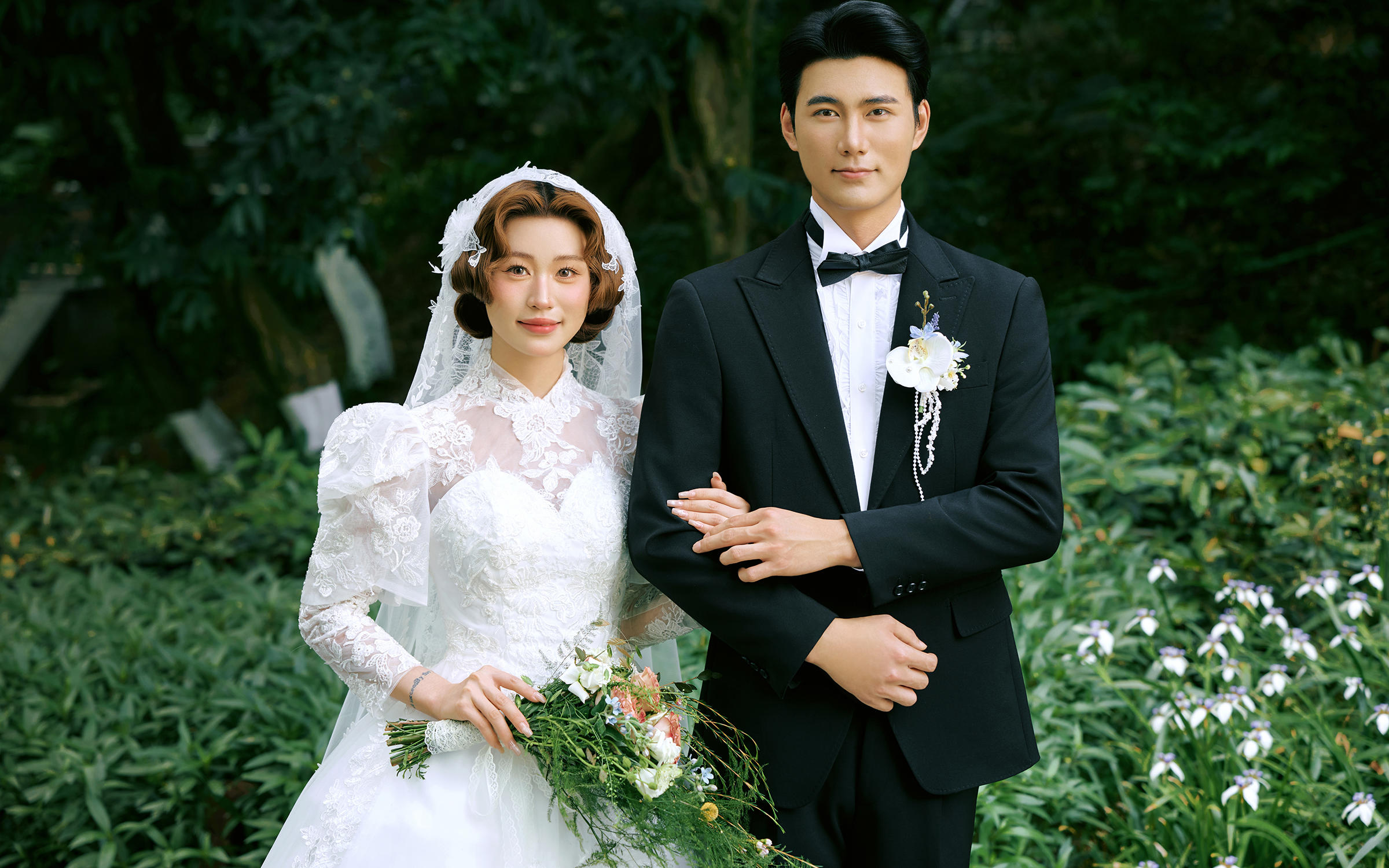 【民國(guó)復(fù)古婚照】亭下并肩聽(tīng)蟬鳴，將夏意揉進(jìn)舊時(shí)光