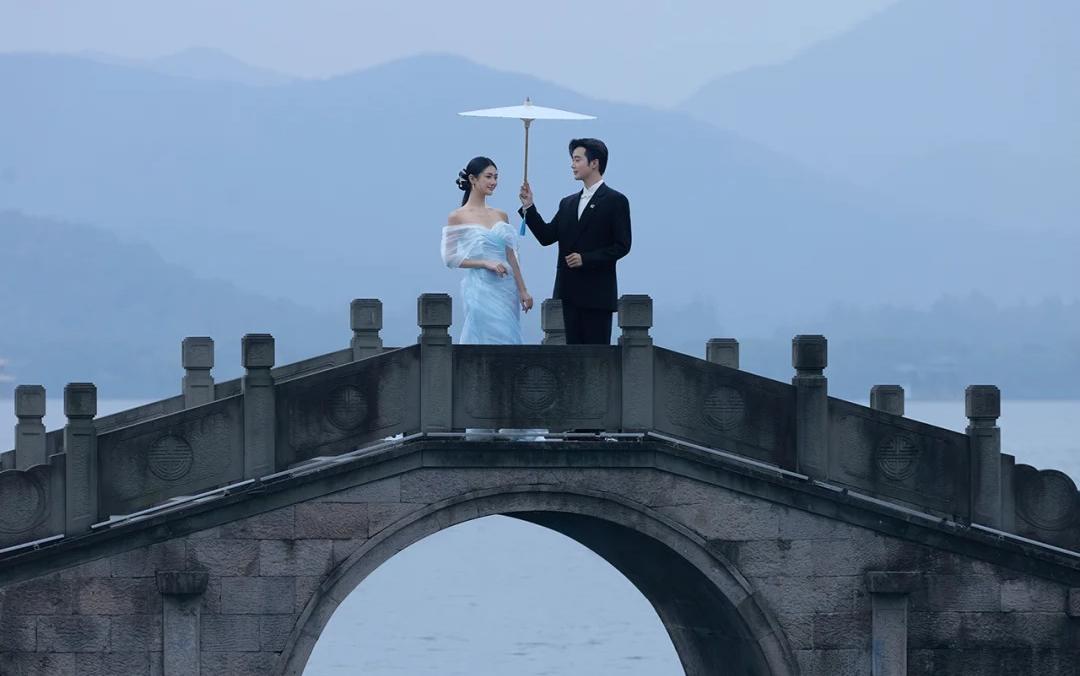 杭州西湖婚纱照，高级冷白！查询价格档期