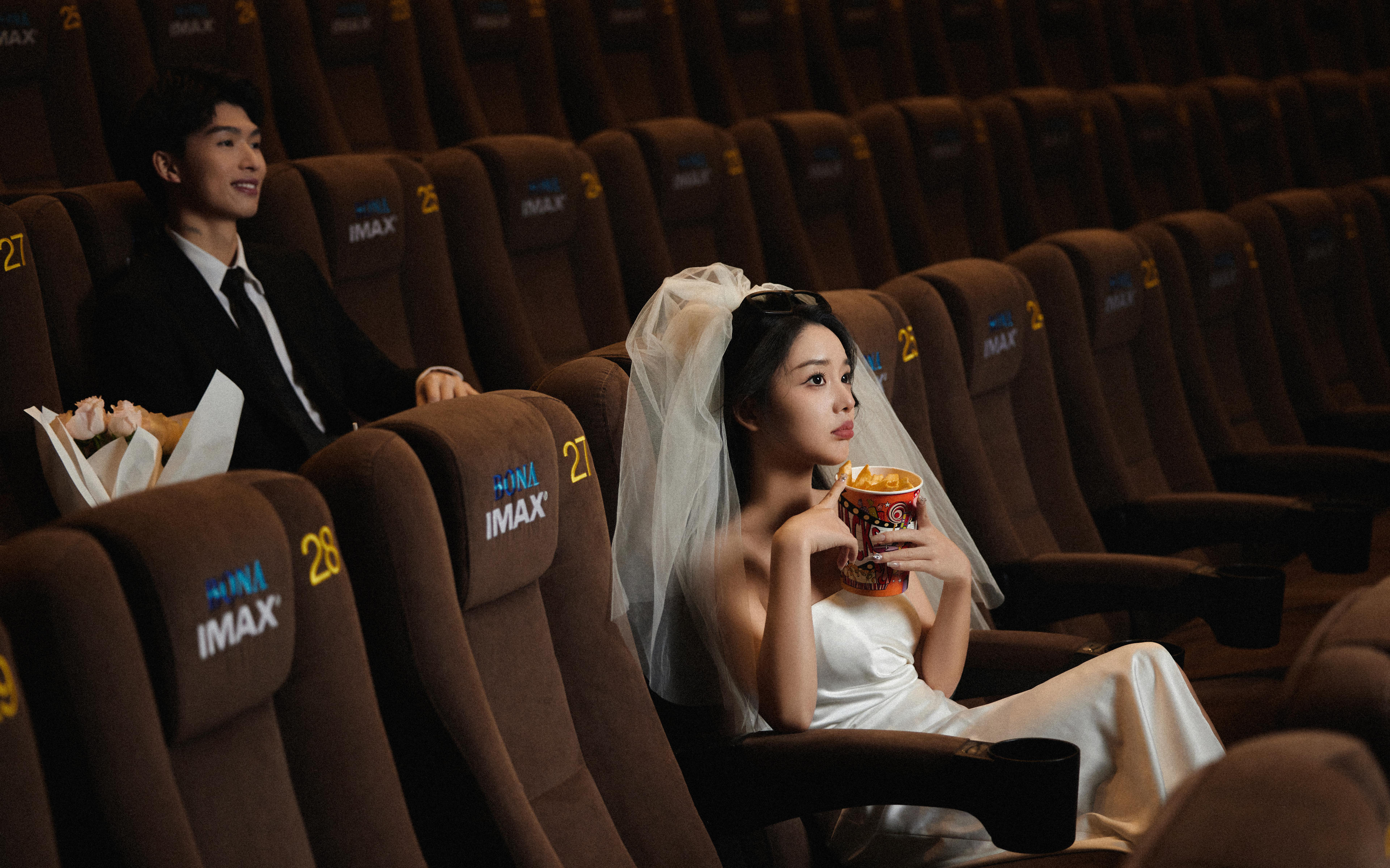 《电影院婚纱照 | 把故事拍成一辈子的电影》