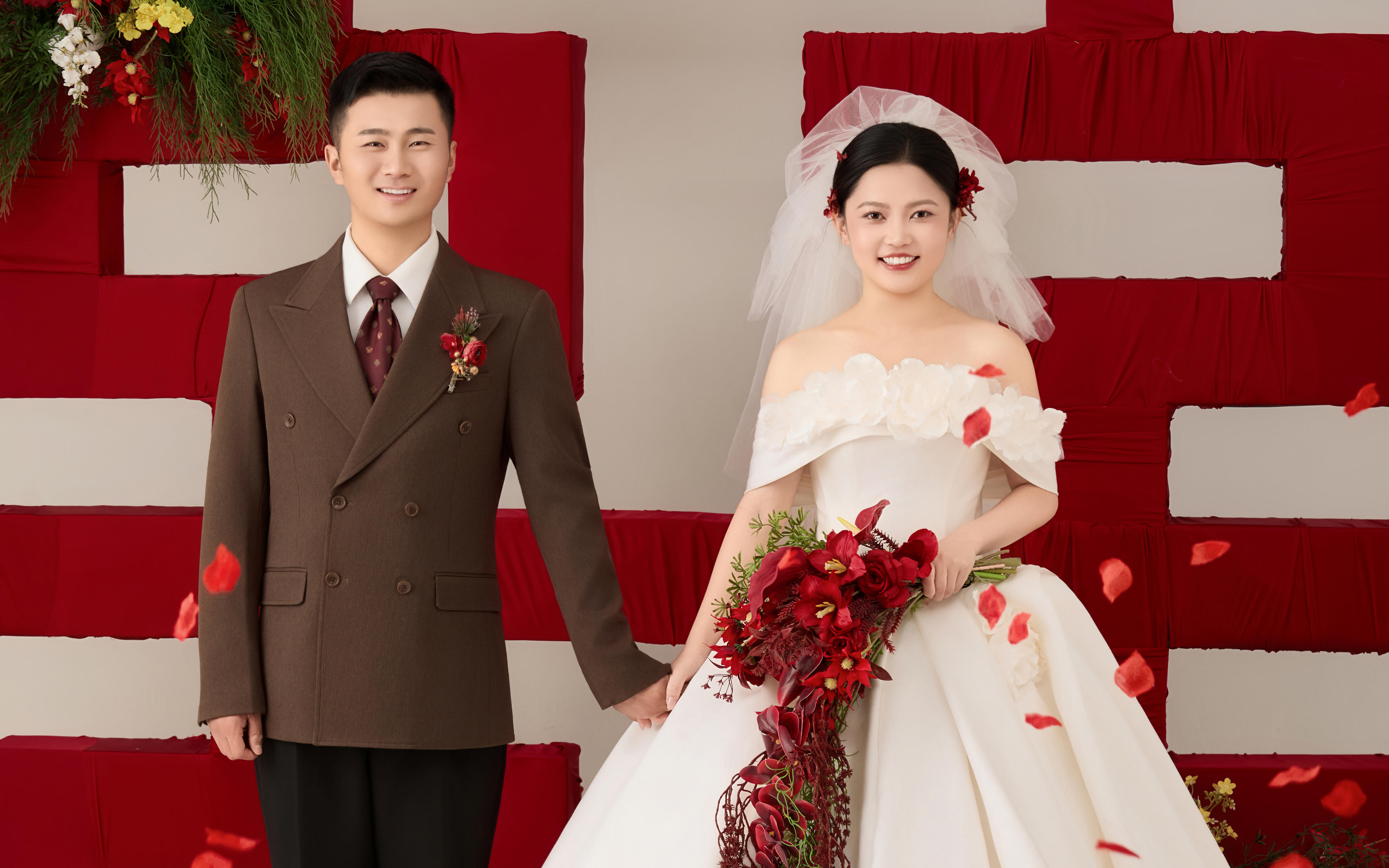 红喜映白纱 爱意落眉间✨