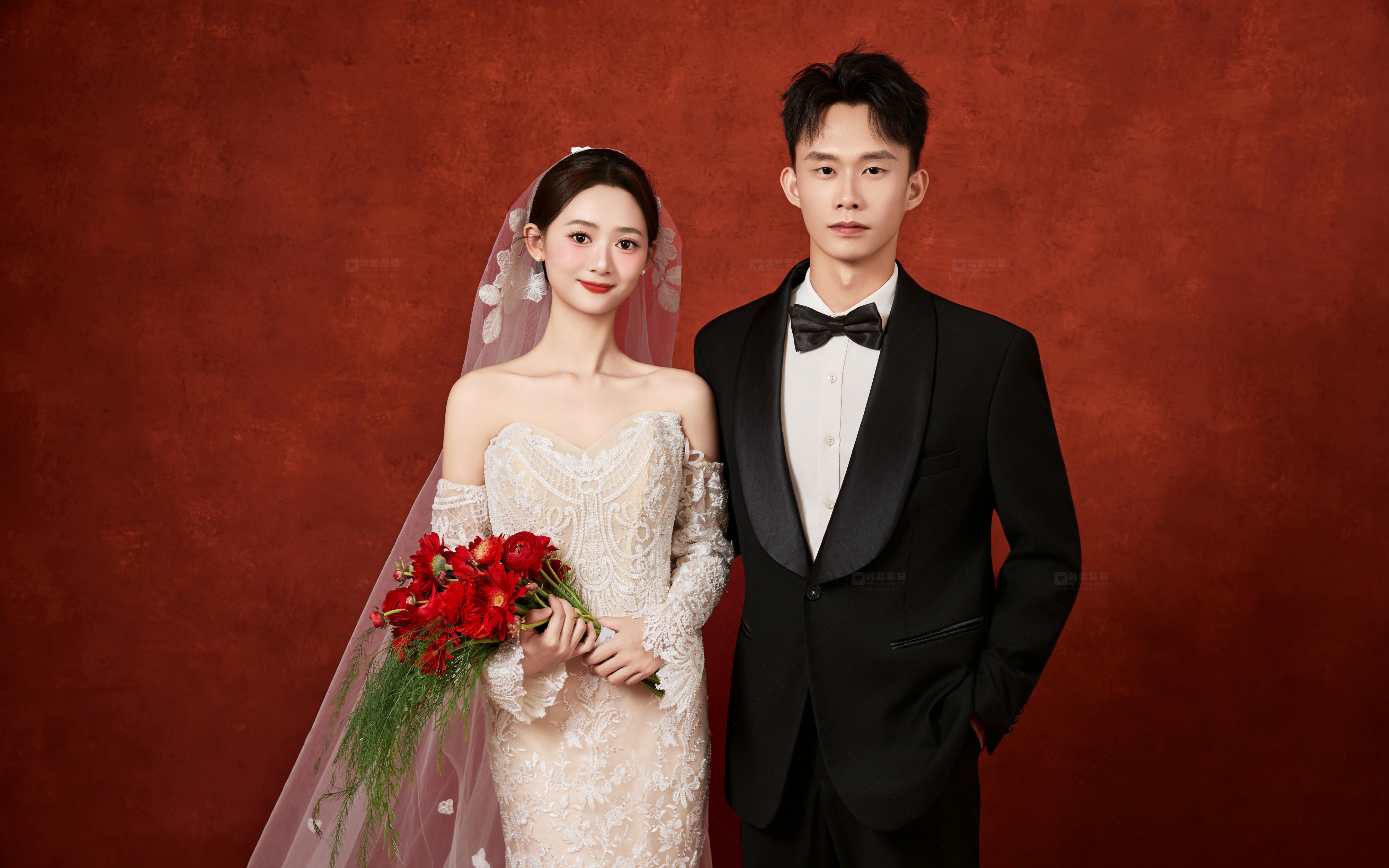 跟風(fēng)成功??復(fù)古紅背景婚紗照安全下車?yán)? style=