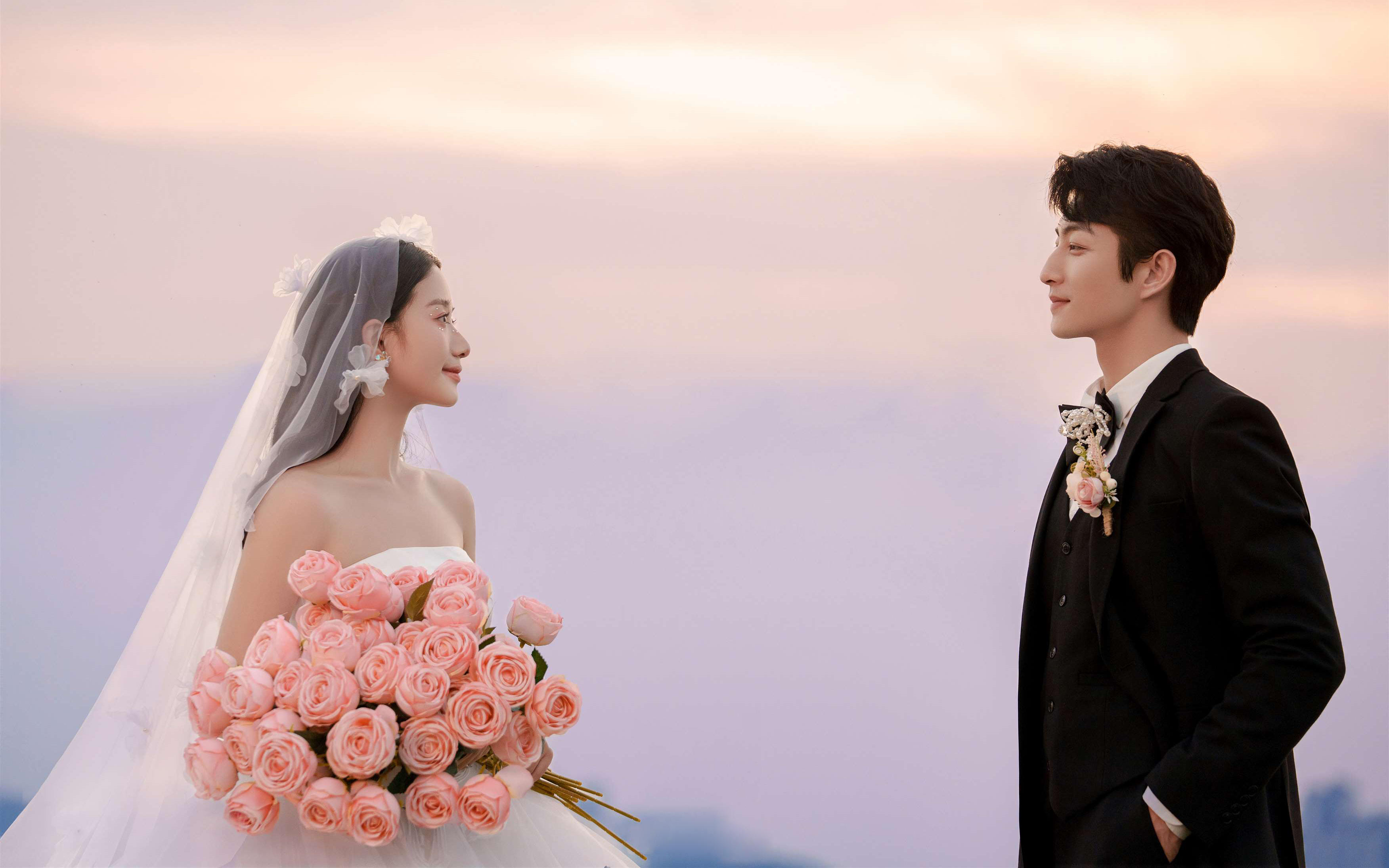 后悔沒早點收藏這組夕陽湖景婚紗照??瘋狂??心動