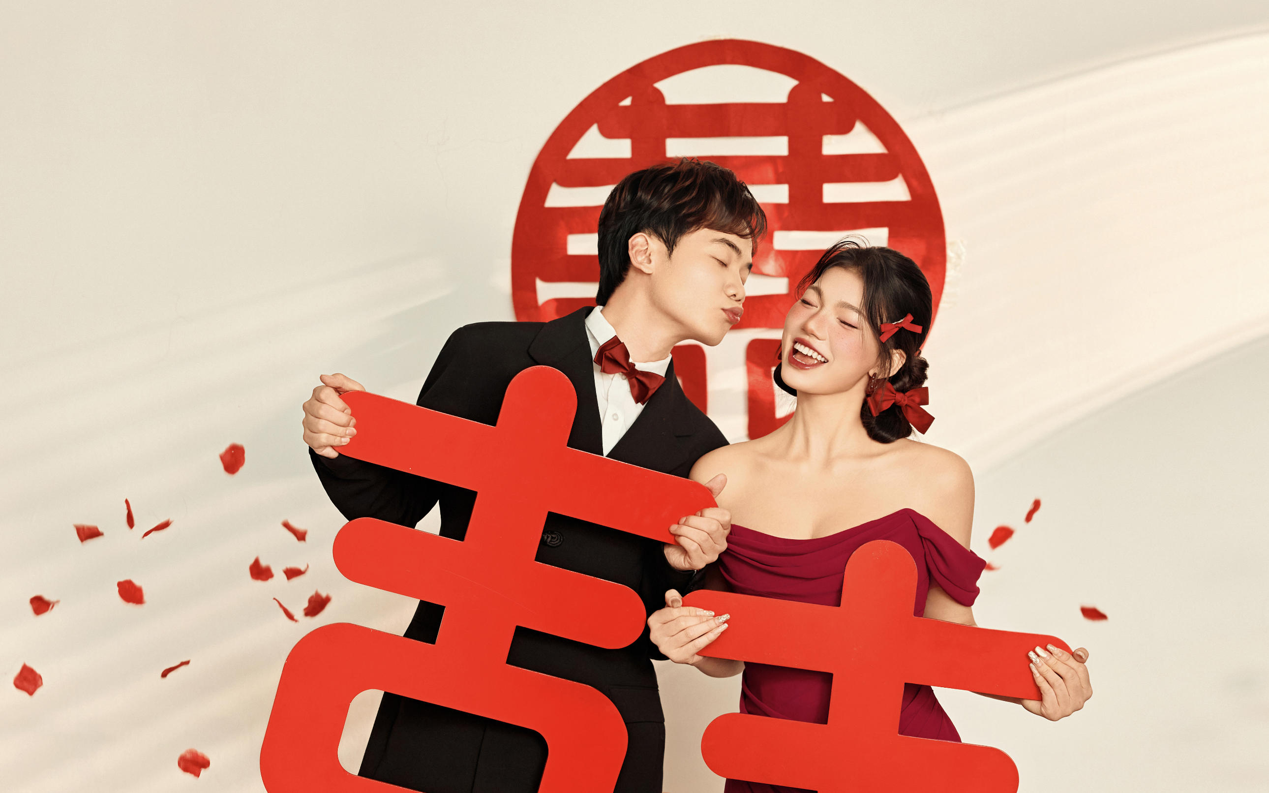 喜嫁内景修身礼服风格