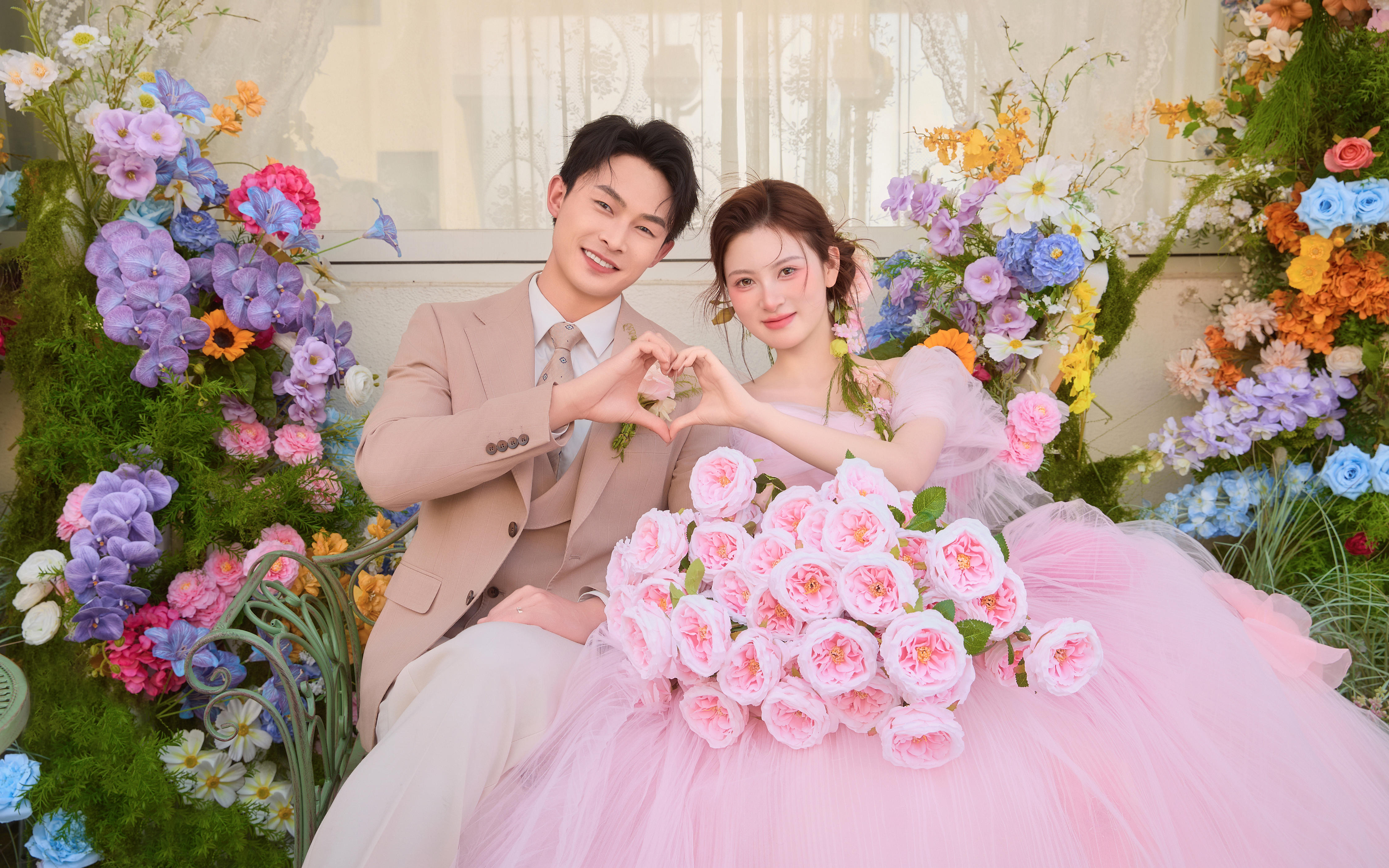 坠入粉纱梦境✨邂逅森系小清新婚纱照