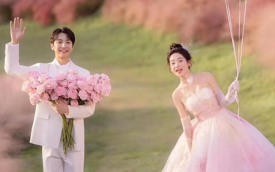 【少女心爆棚的草坪婚纱照】