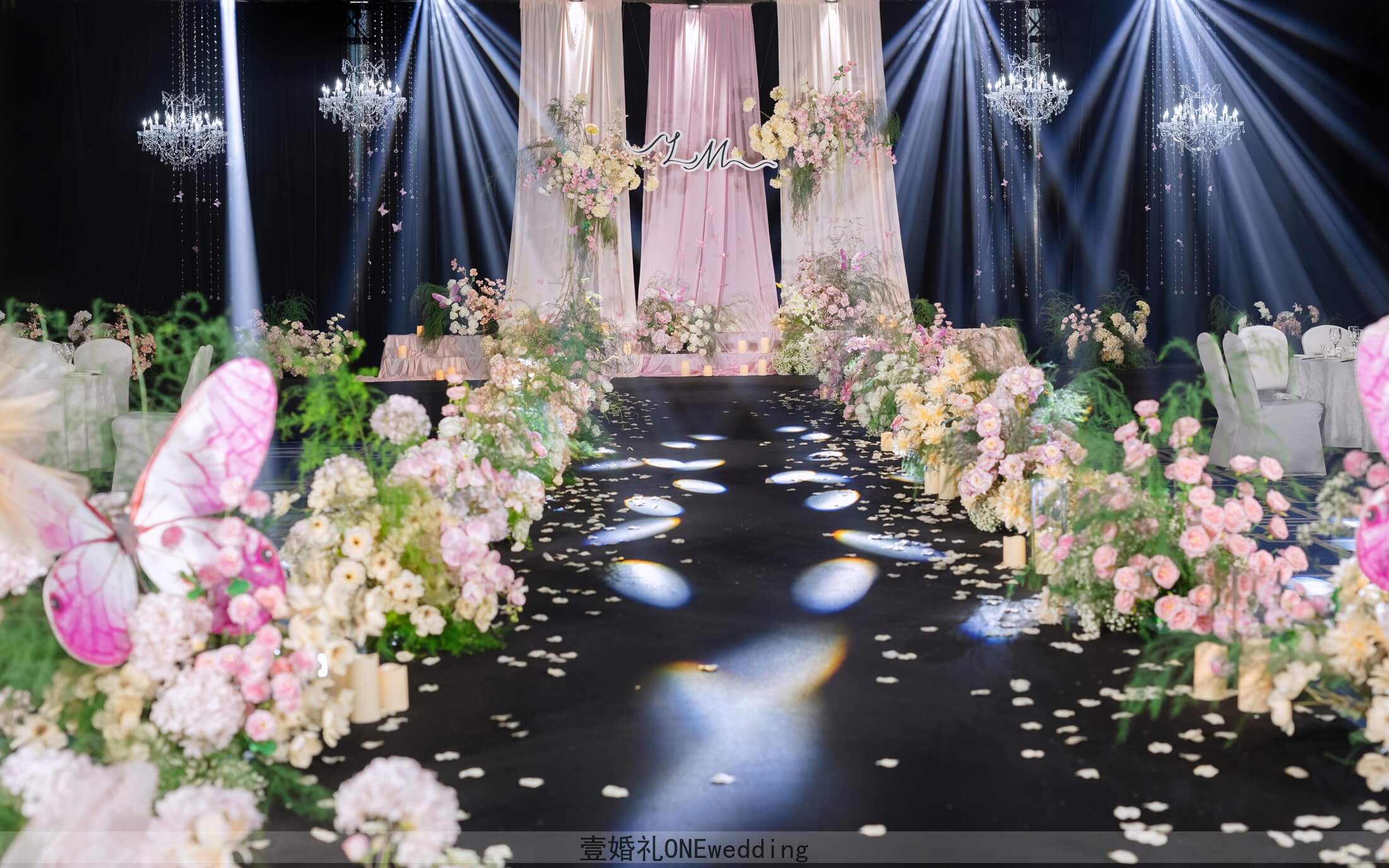 粉色布幔韩式婚礼