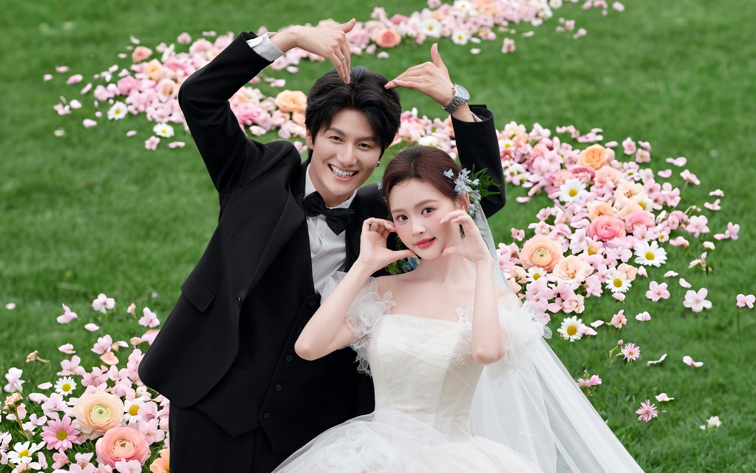 【梵希视觉】被漫天花瓣包围💐婚纱照实现步步生花