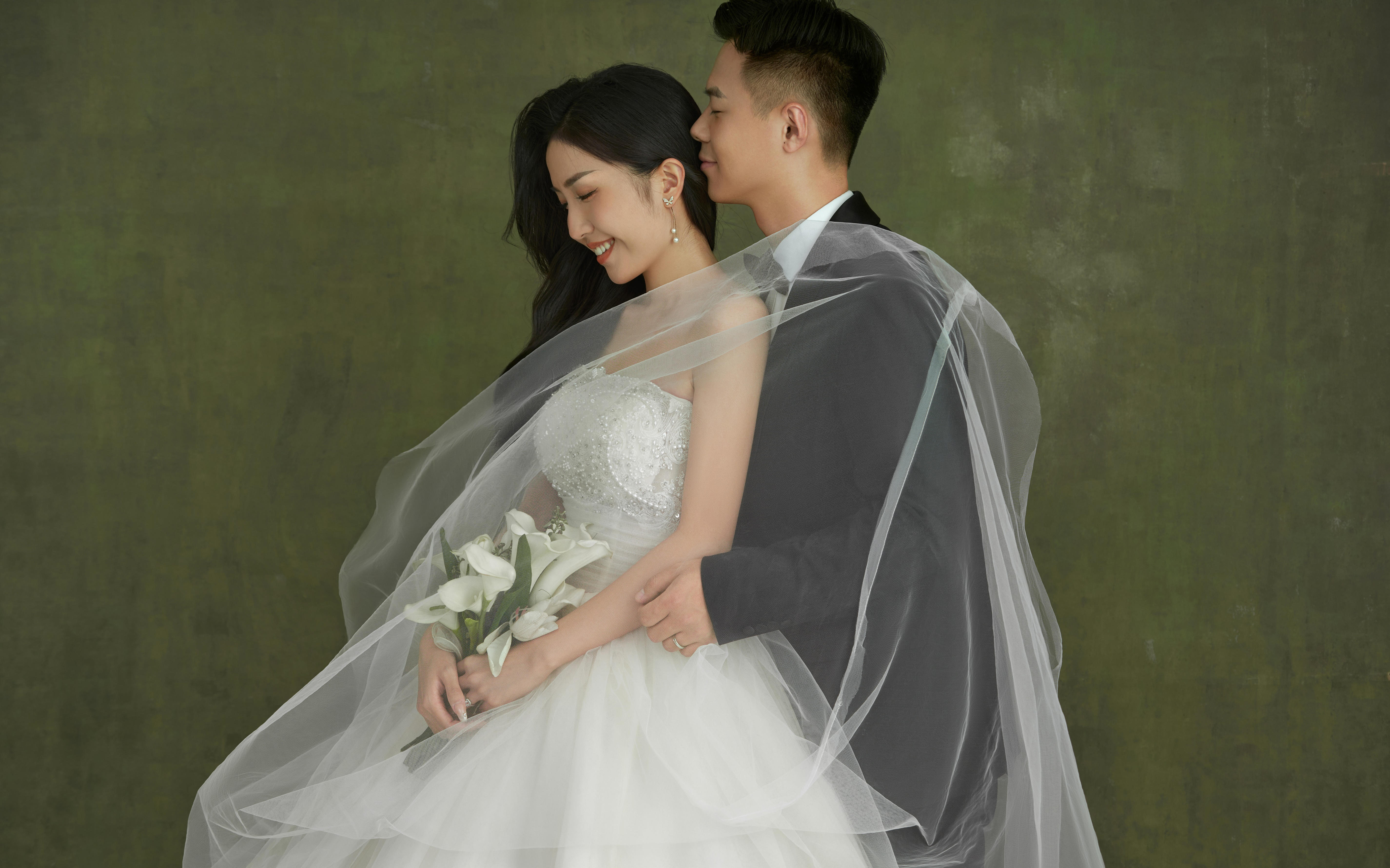 【施华洛摄影】灰绿色背景抹胸婚纱照