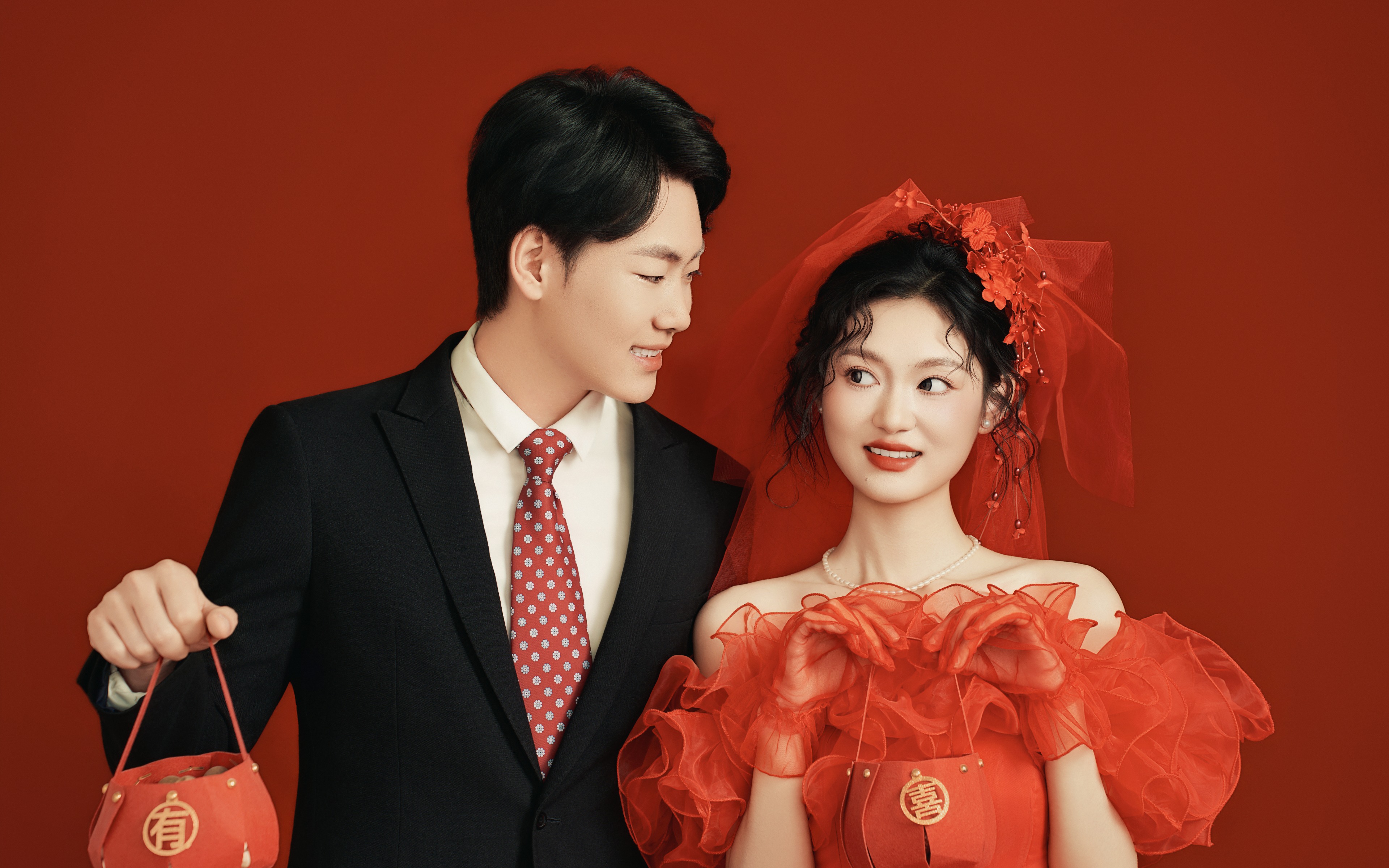 拍了一组室内80年代喜嫁婚纱照