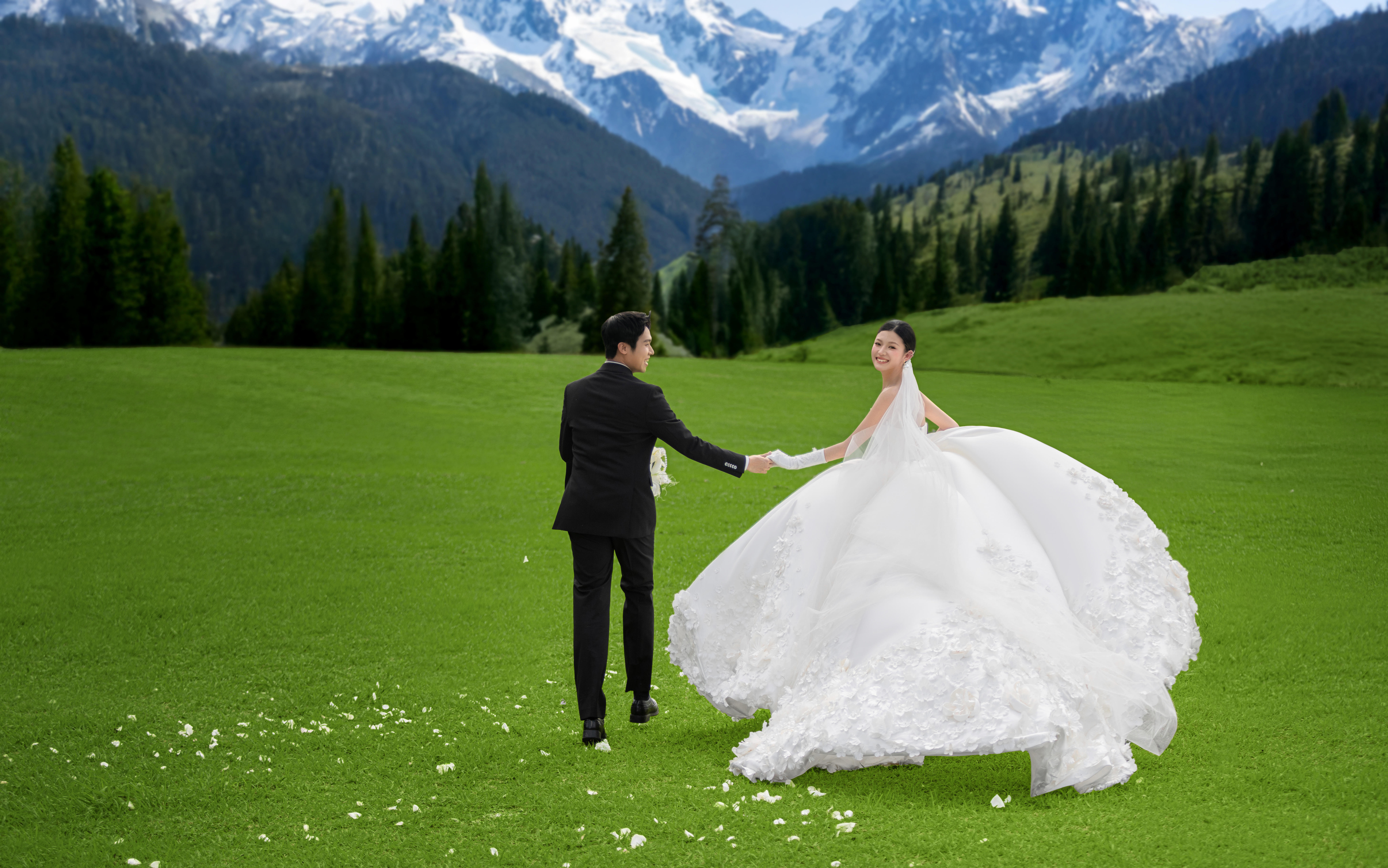 超浪漫🍃一眼就喜欢的雪山草坪婚纱照🏔️