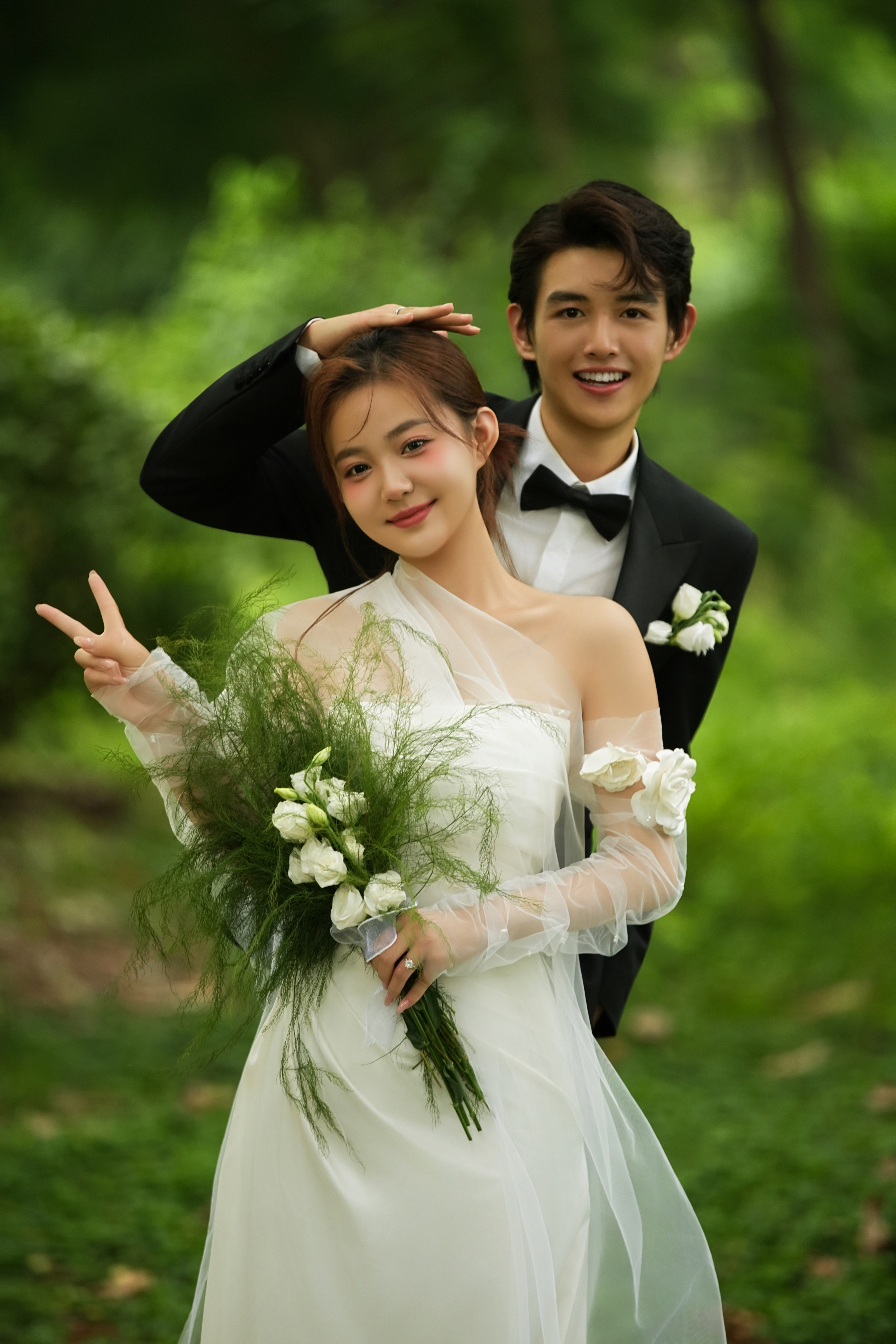 【小预算】婚纱照3服3造+30精修+底片全送