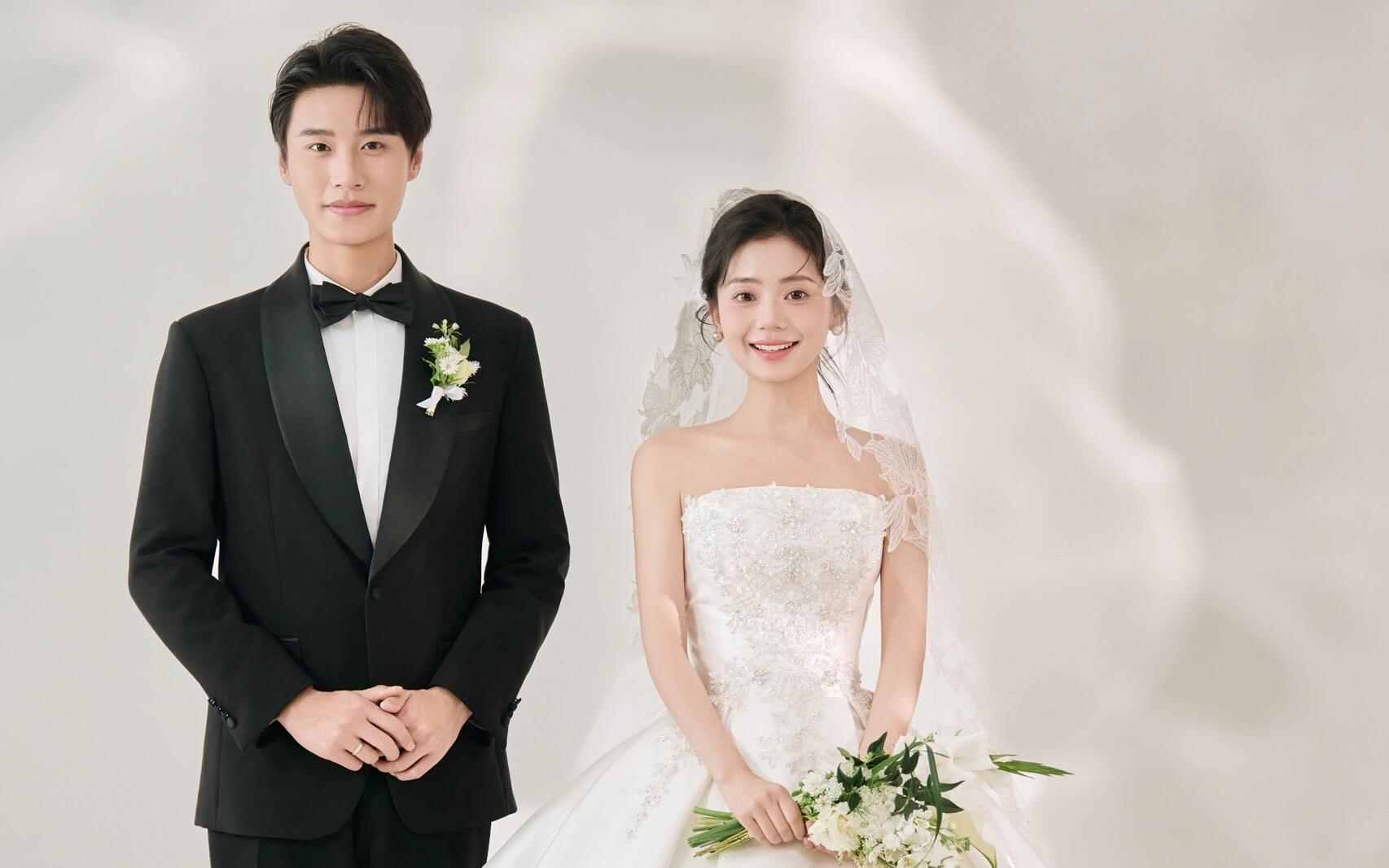 墜入浪漫微光!室內(nèi)極簡光影婚紗照???