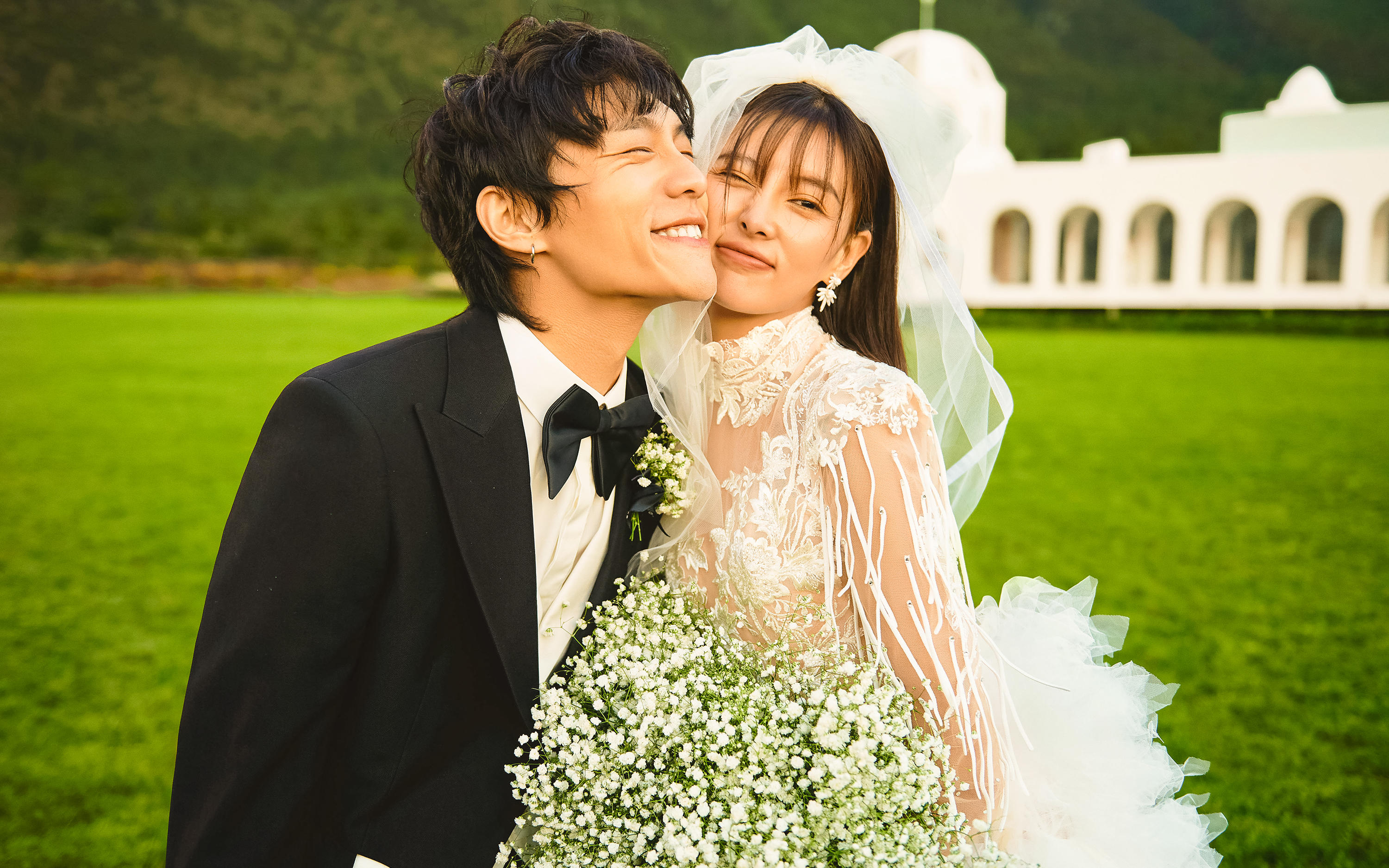 心动预警 大草坪婚纱照